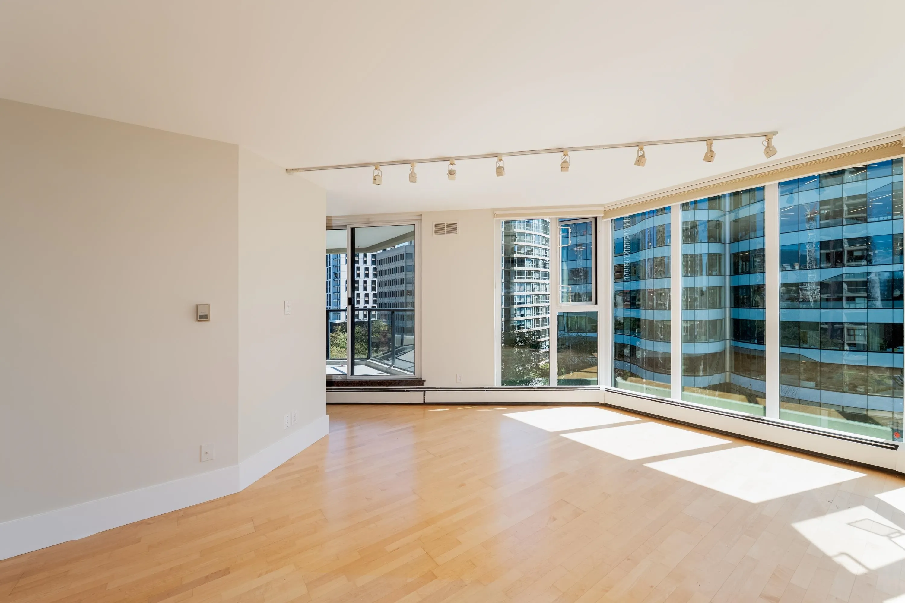 1010 Burnaby Street #905