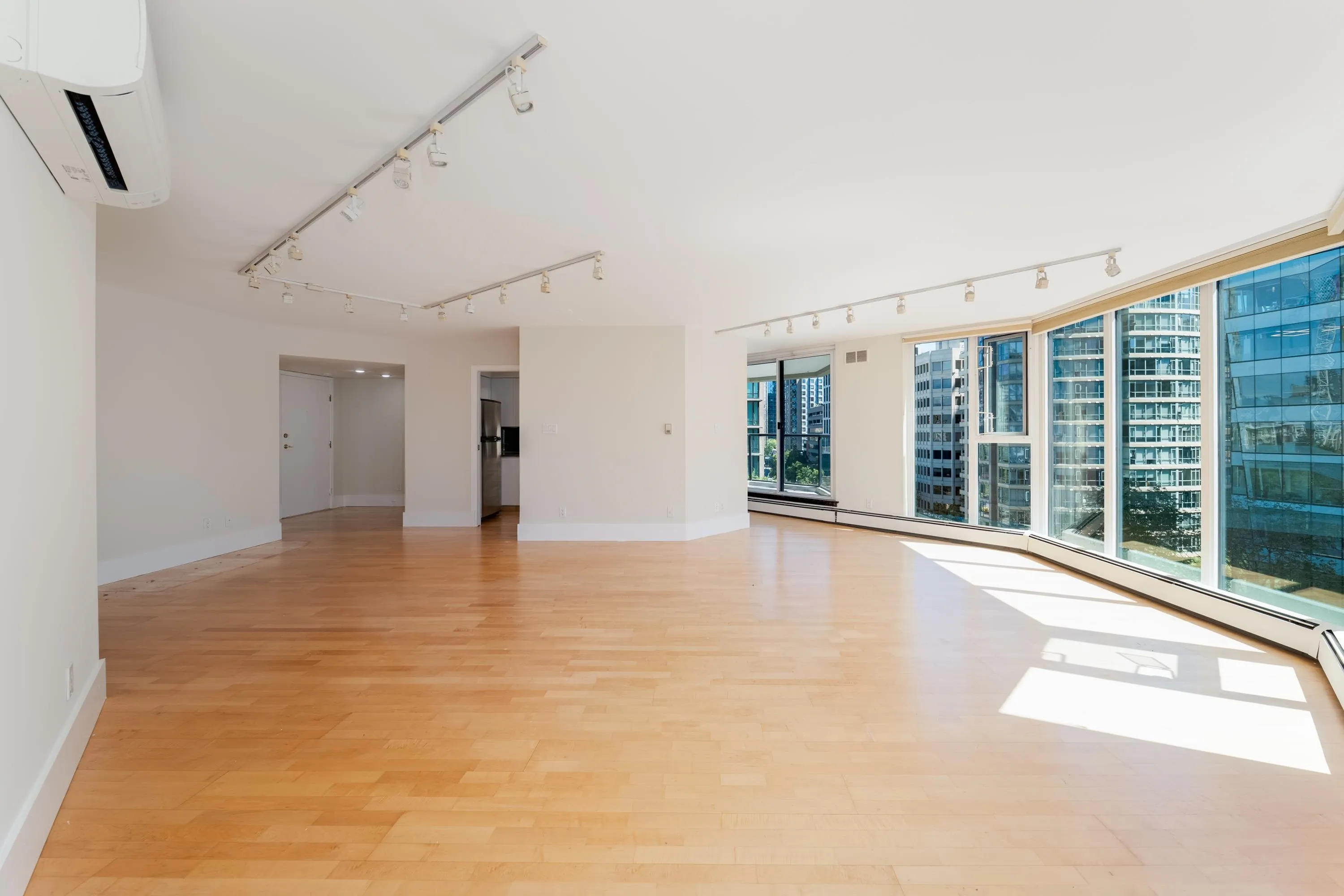1010 Burnaby Street #905