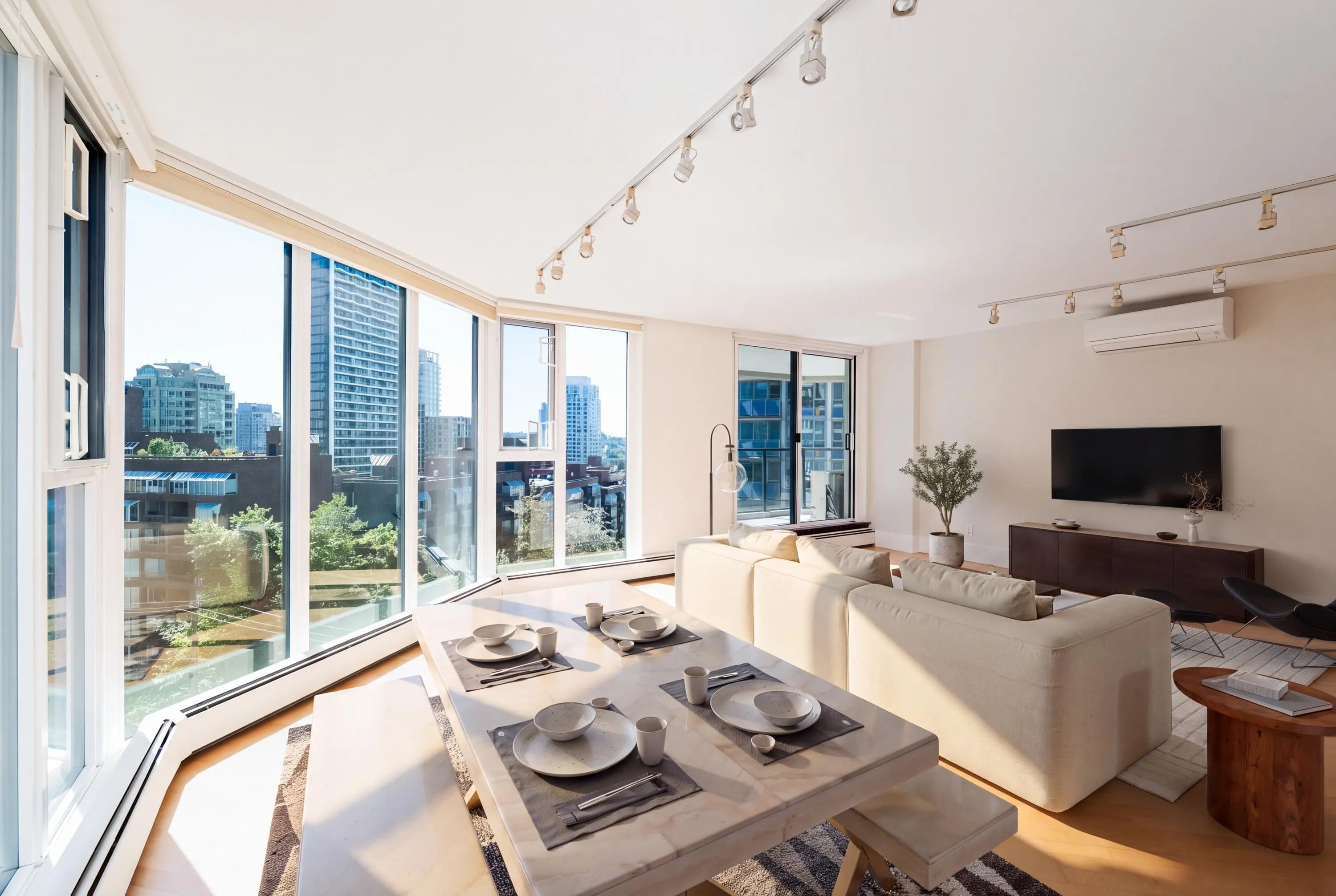 1010 Burnaby Street #905