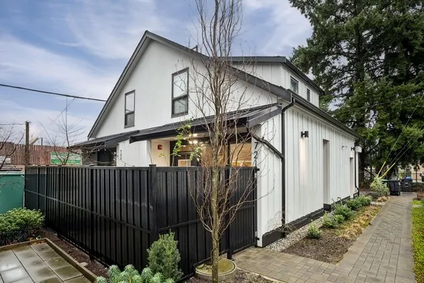721 E 26th Avenue