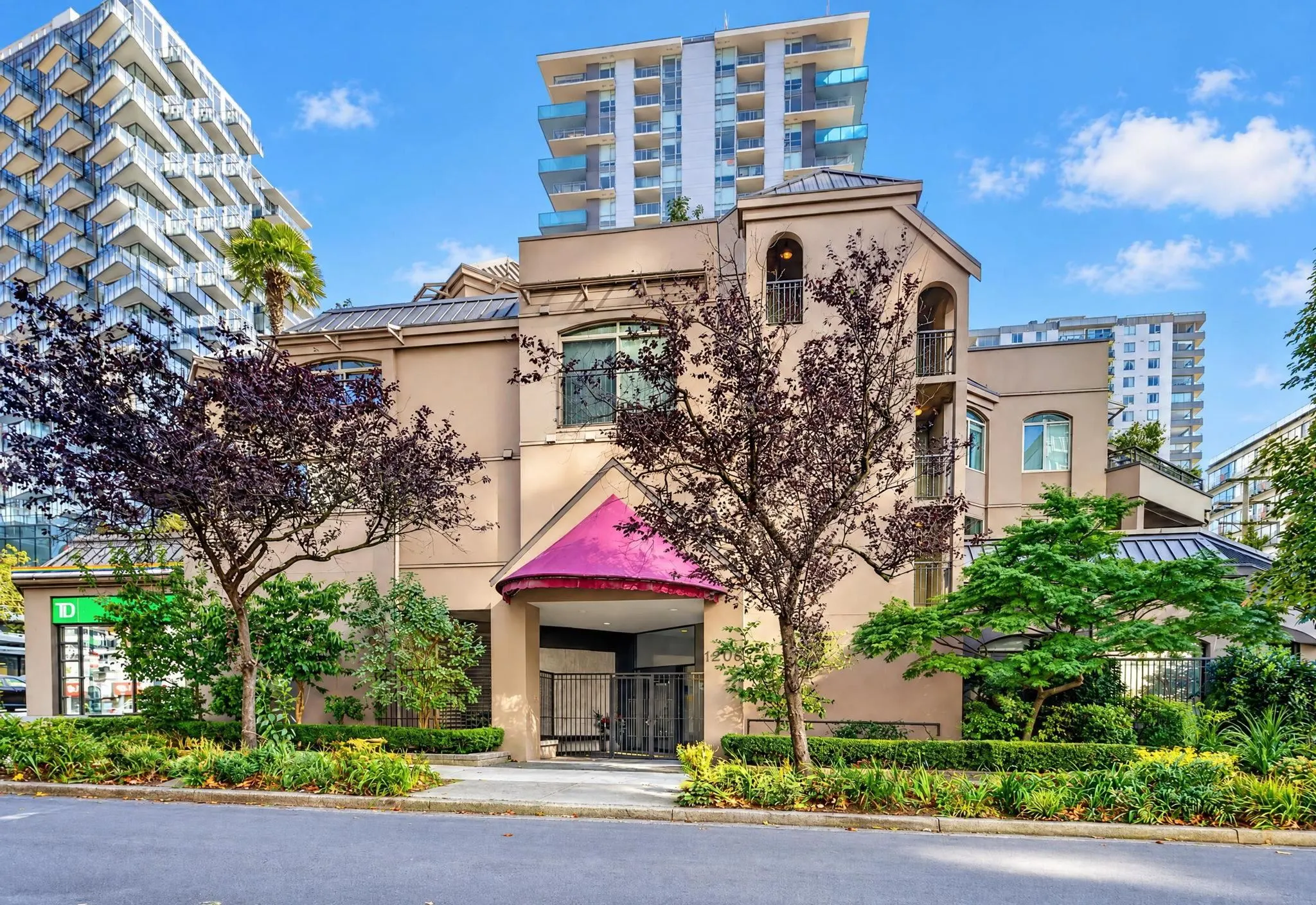 1208 Bidwell Street #105