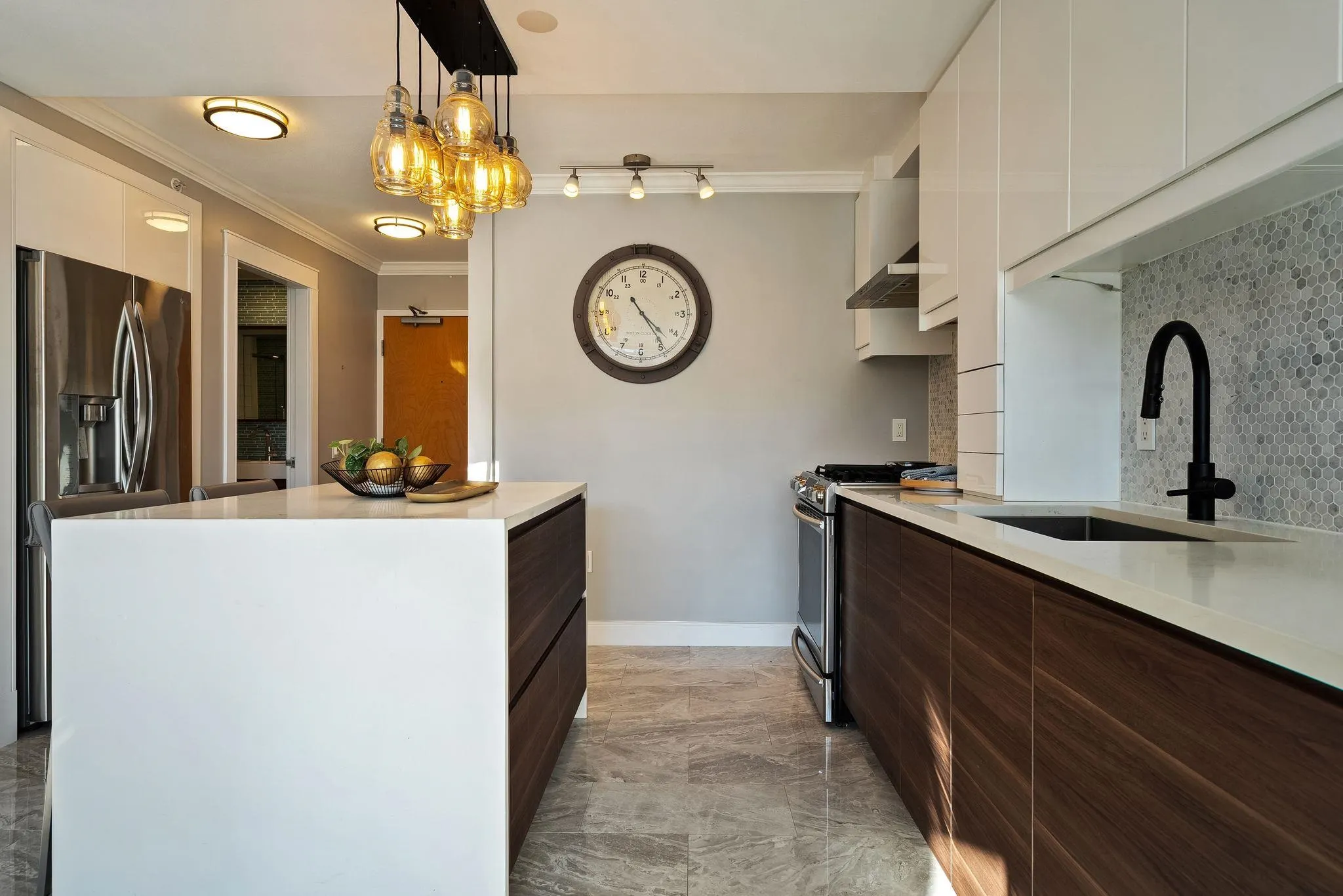 124 W 1st Street #504