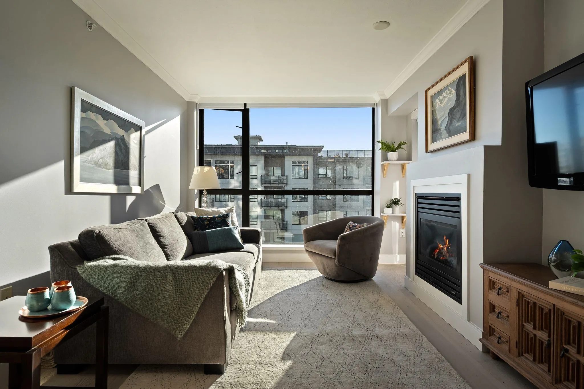 124 W 1st Street #504