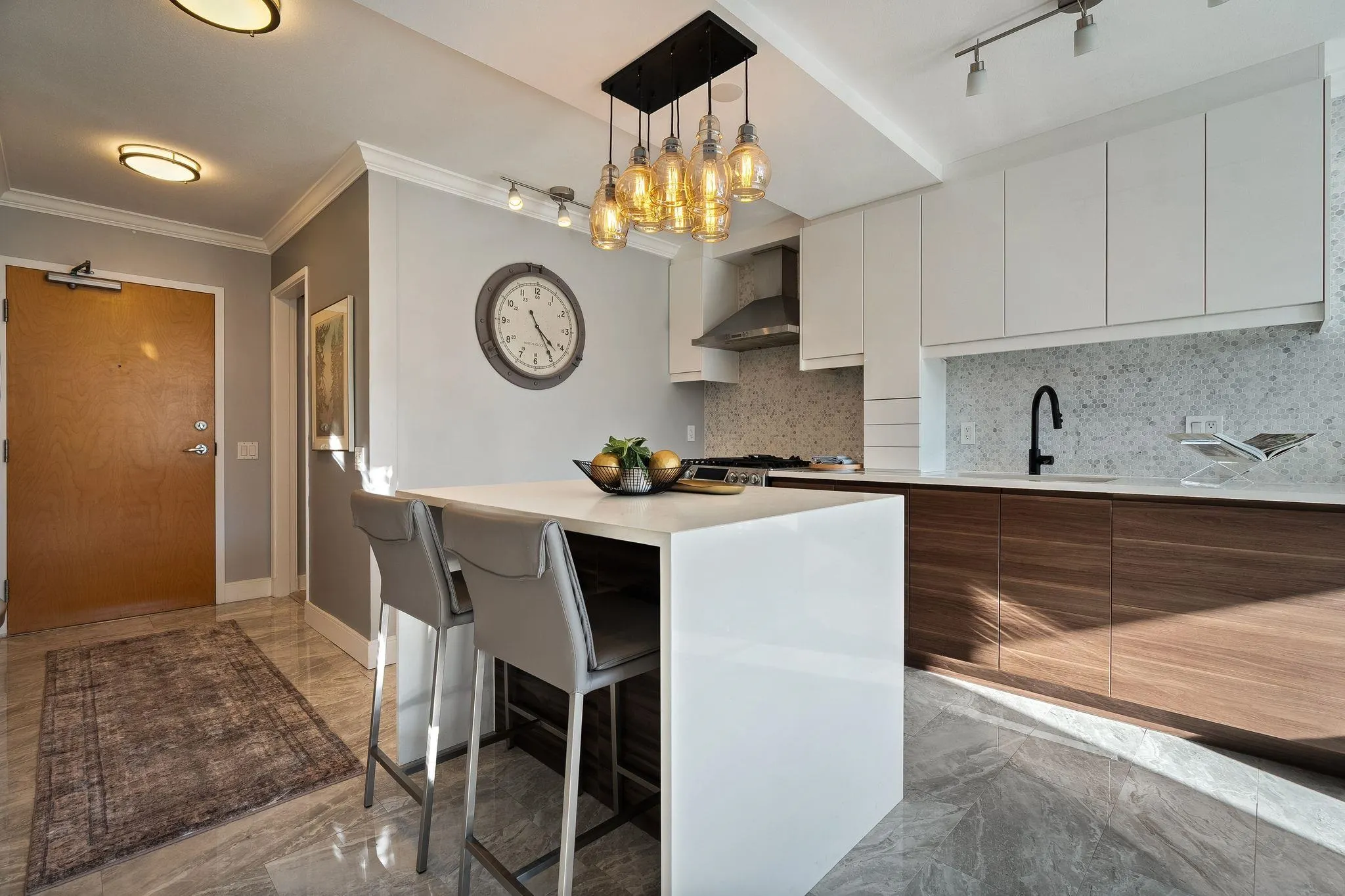 124 W 1st Street #504