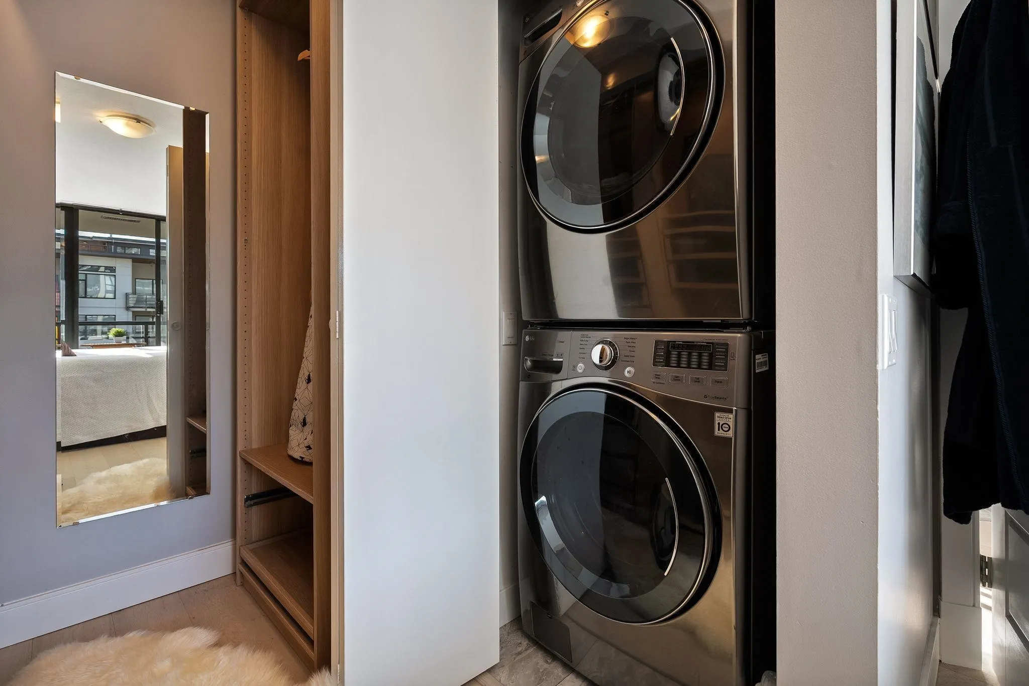 124 W 1st Street #504