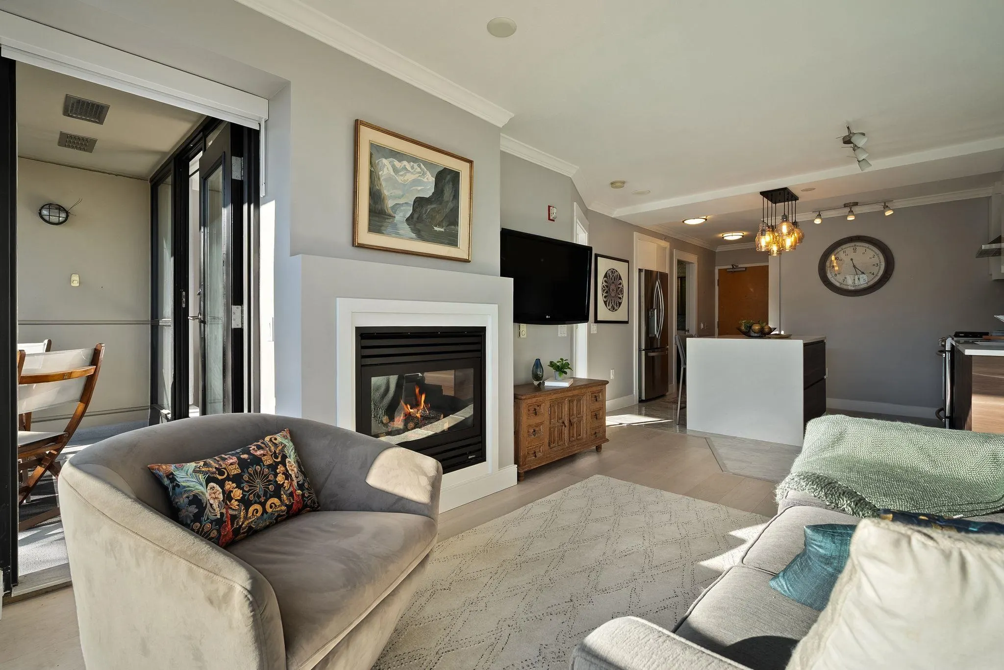 124 W 1st Street #504