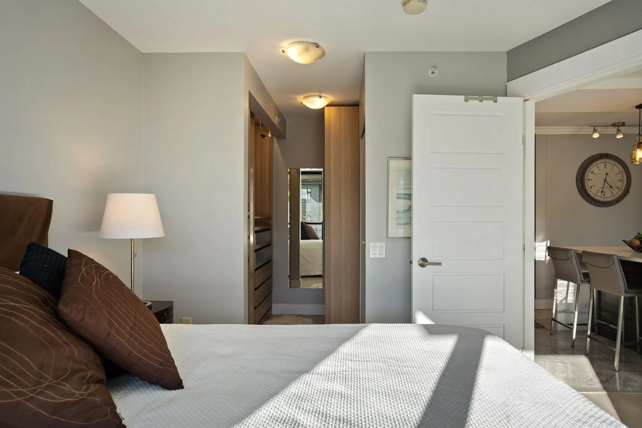 124 W 1st Street #504