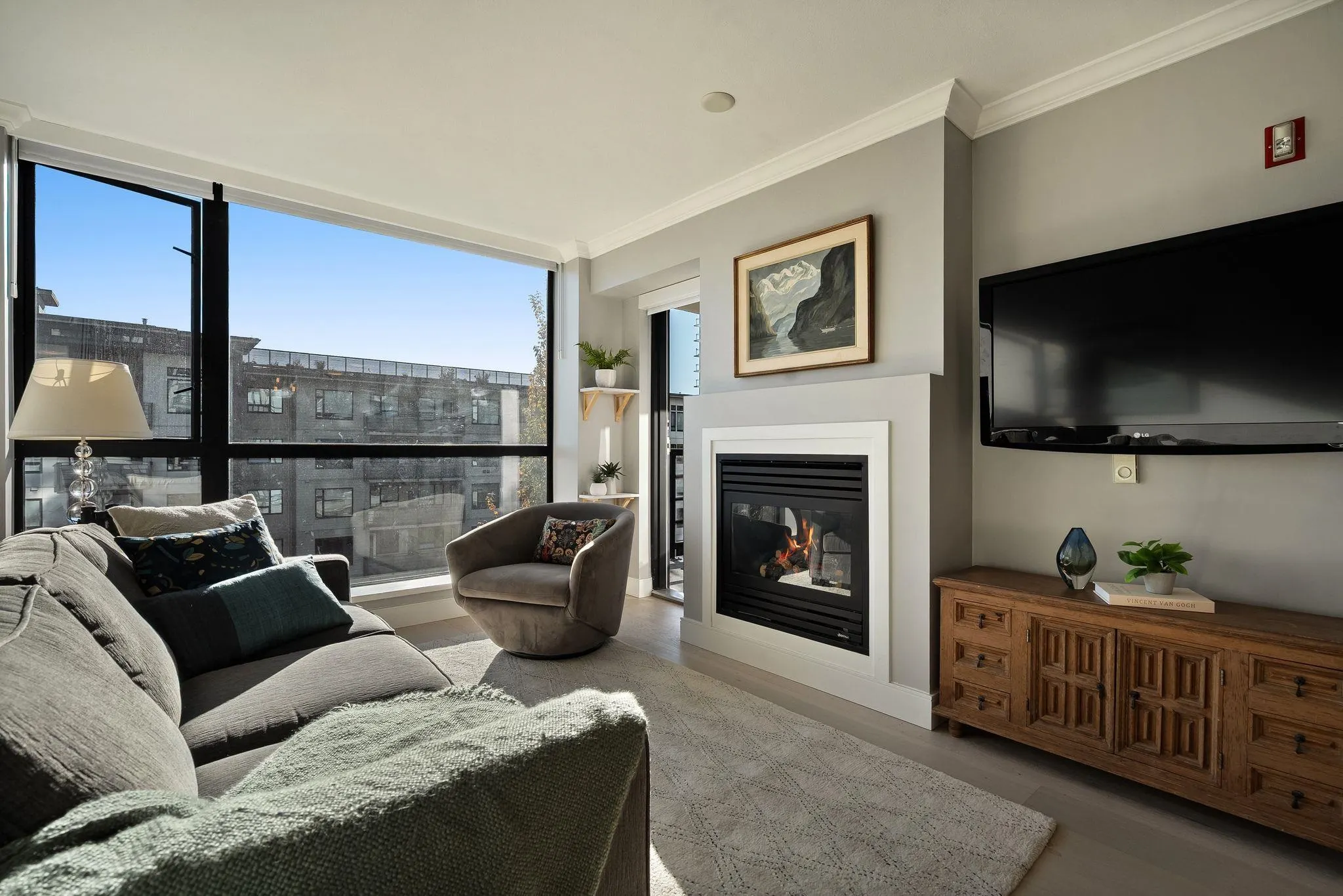 124 W 1st Street #504