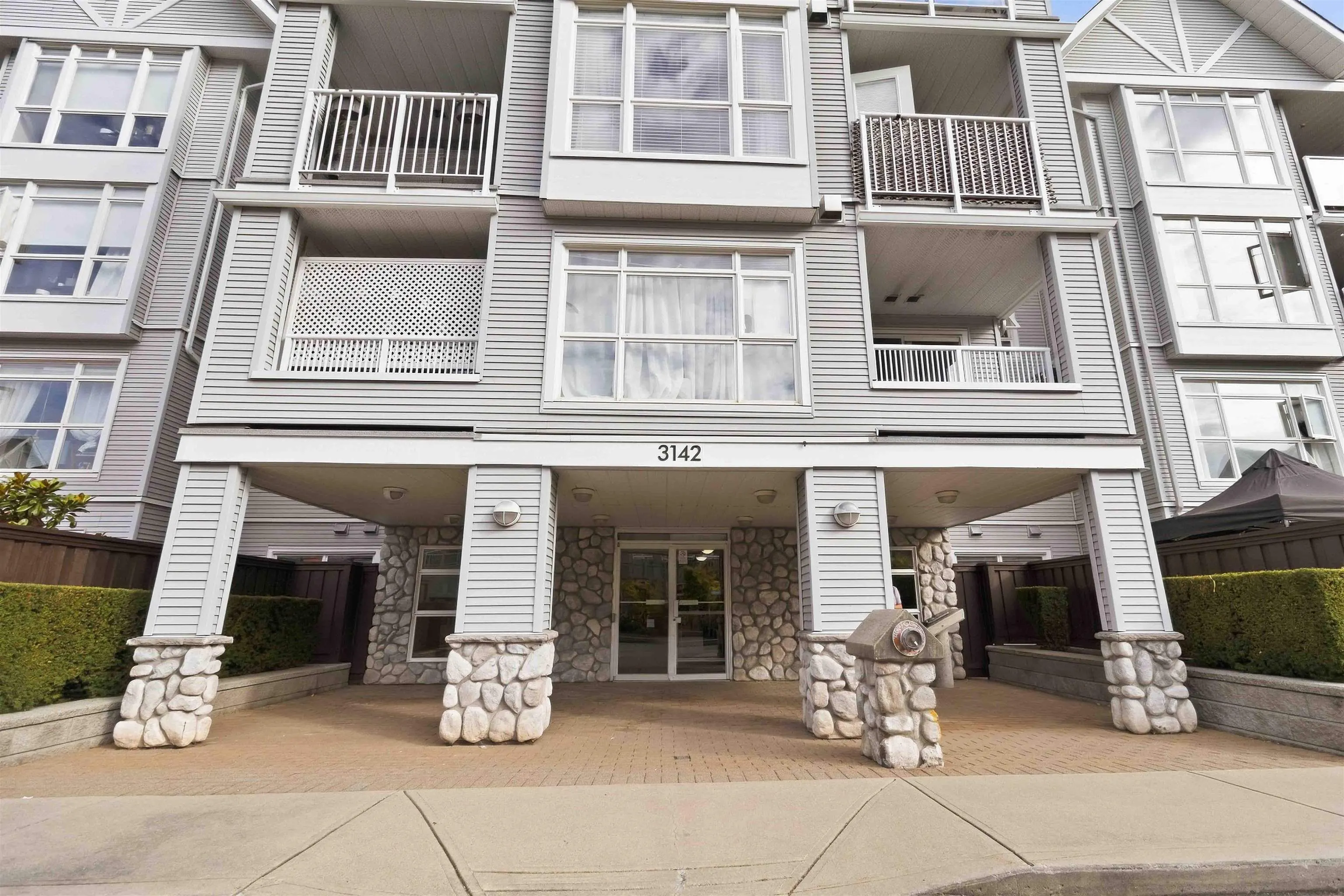 3142 St Johns Street #401