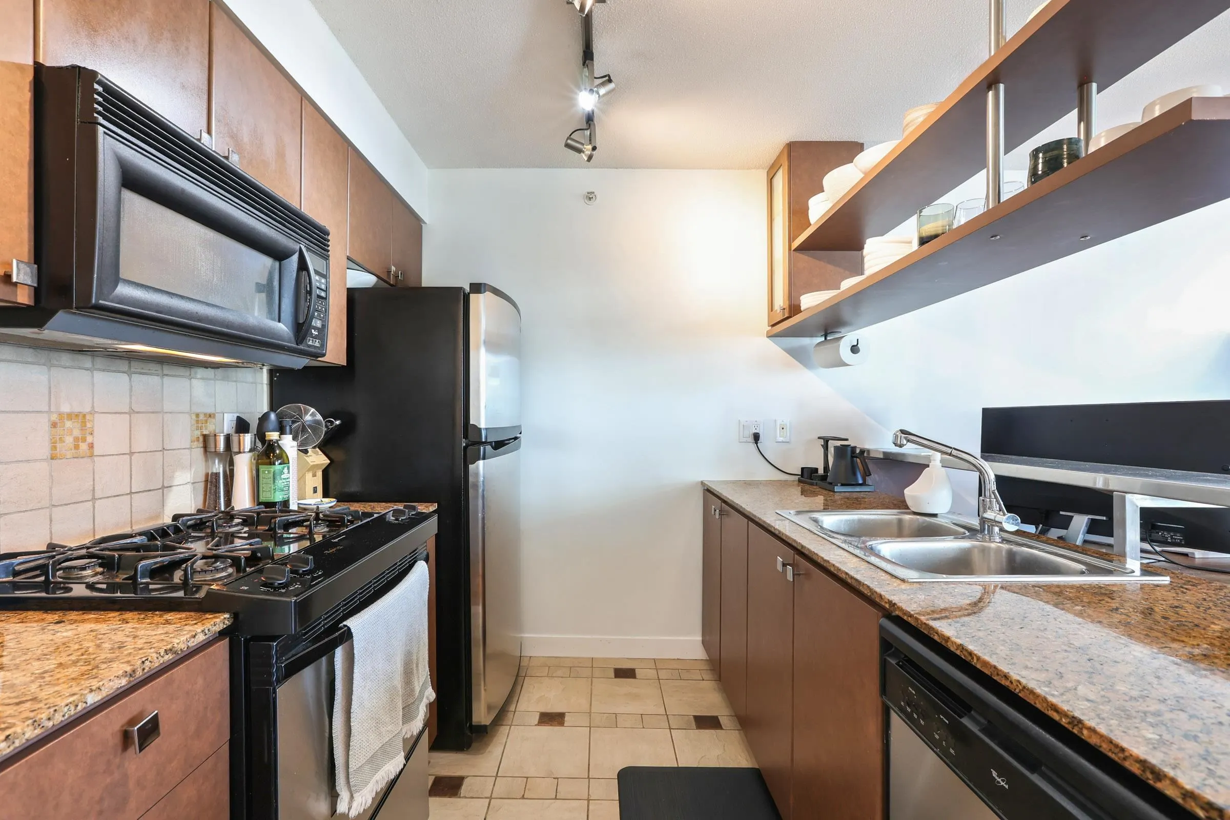 1438 Richards Street #1906