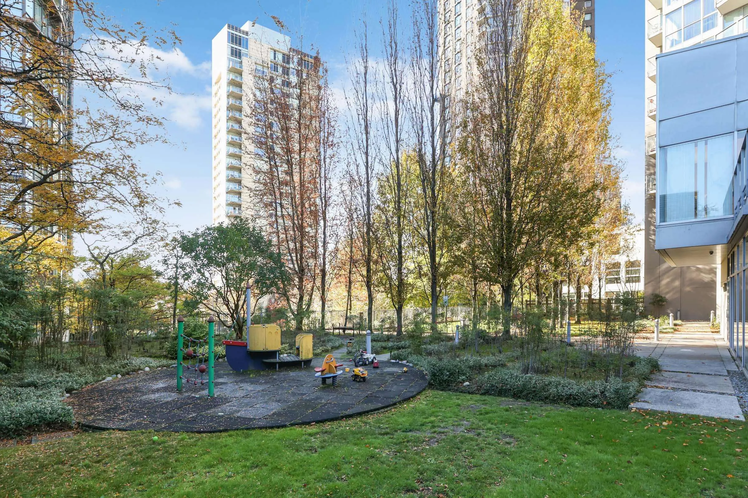 1438 Richards Street #1906