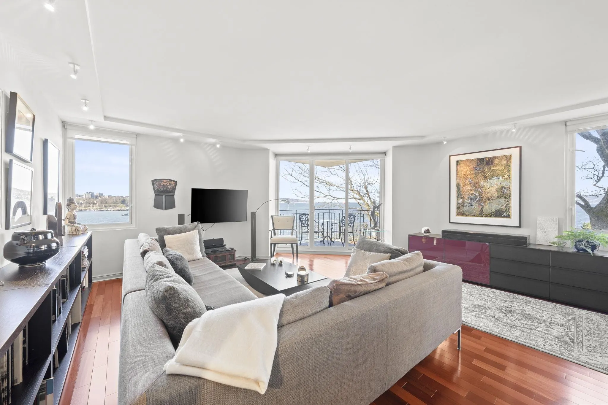 1575 Beach Avenue #402