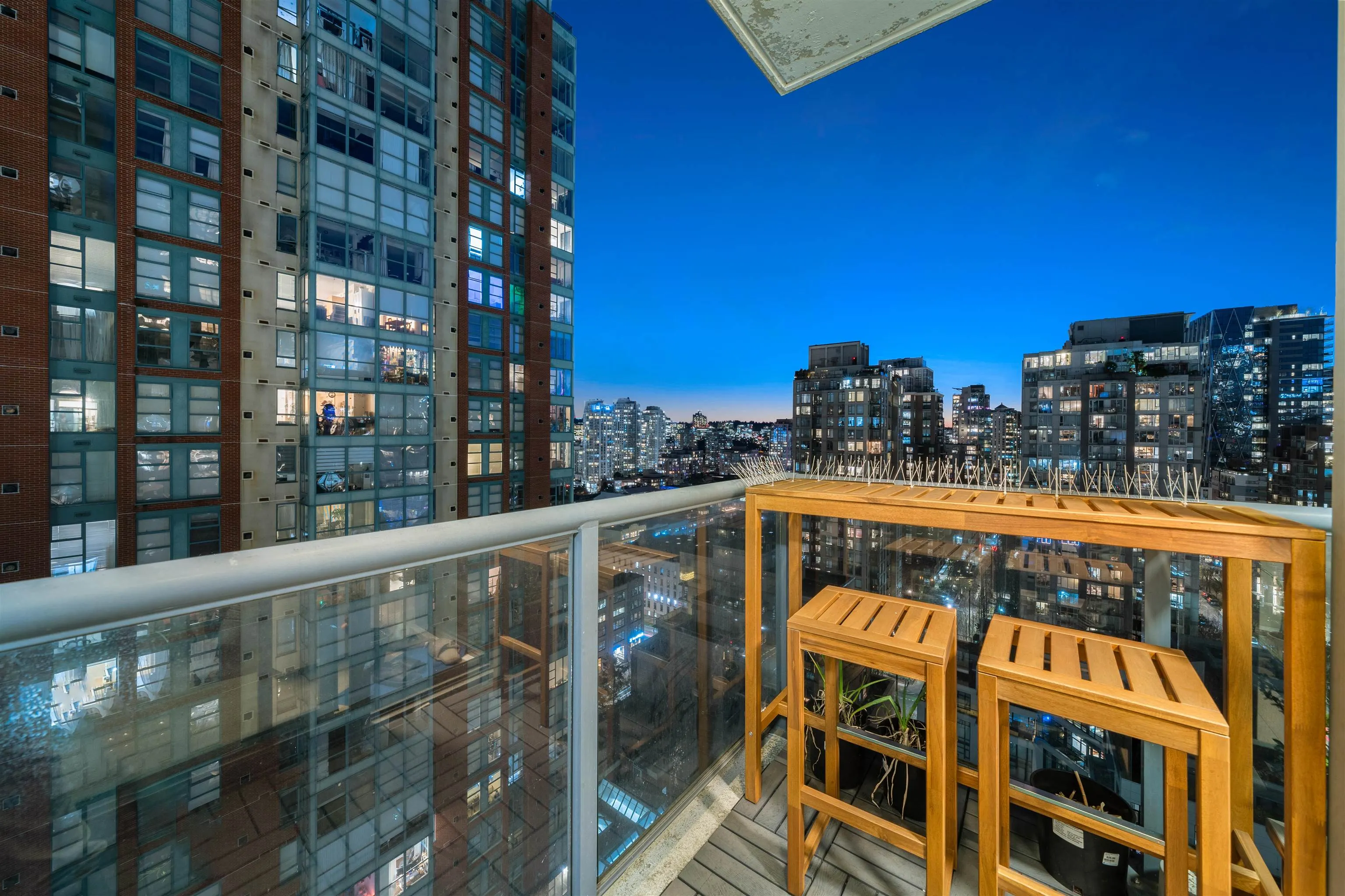 928 Richards Street #1805