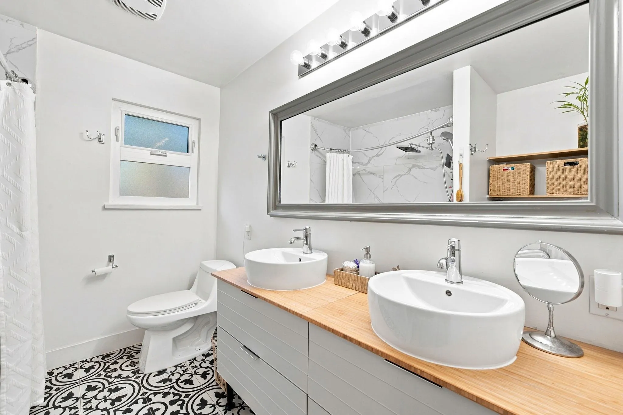 300 E 25th Street