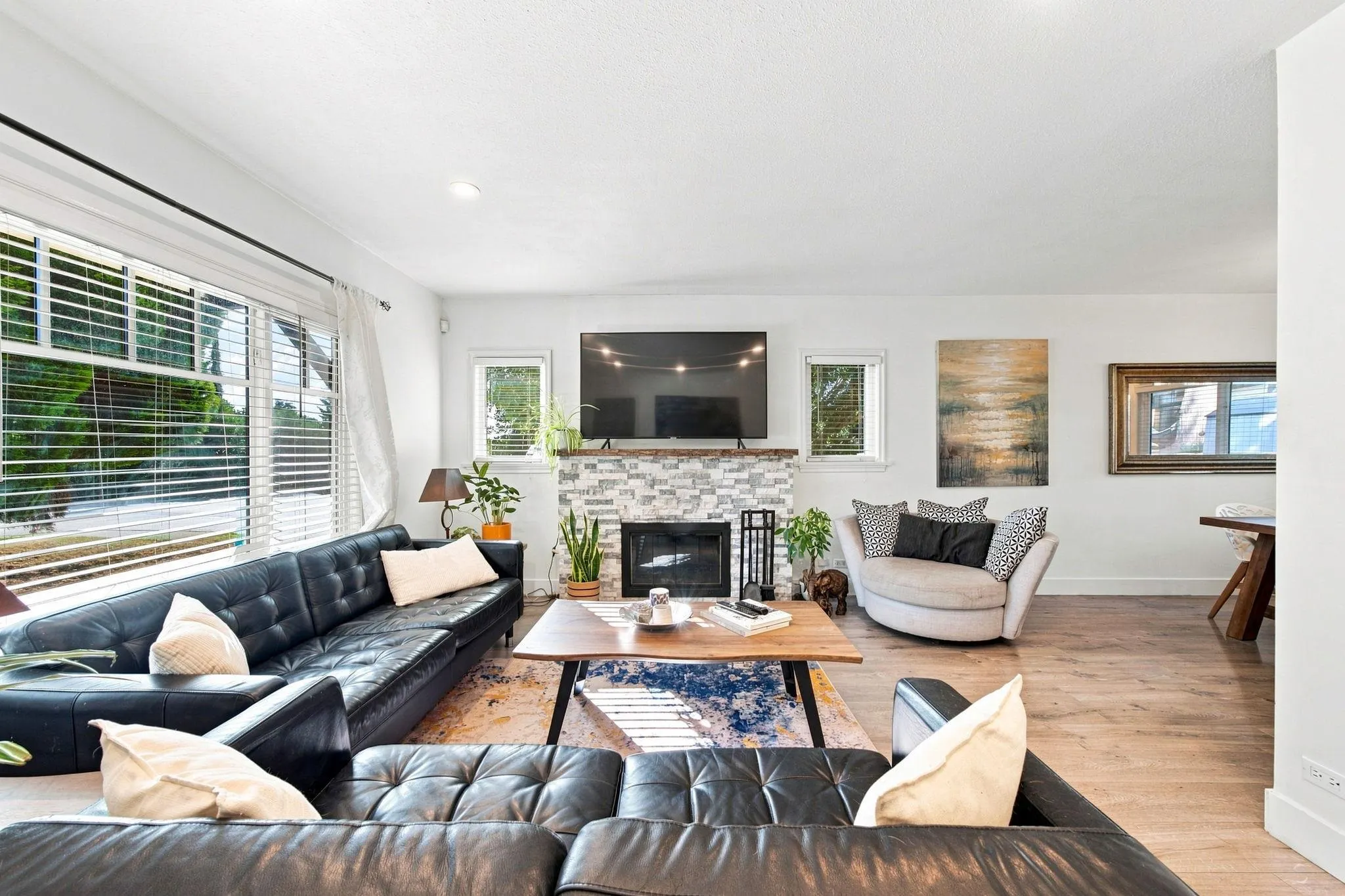 300 E 25th Street