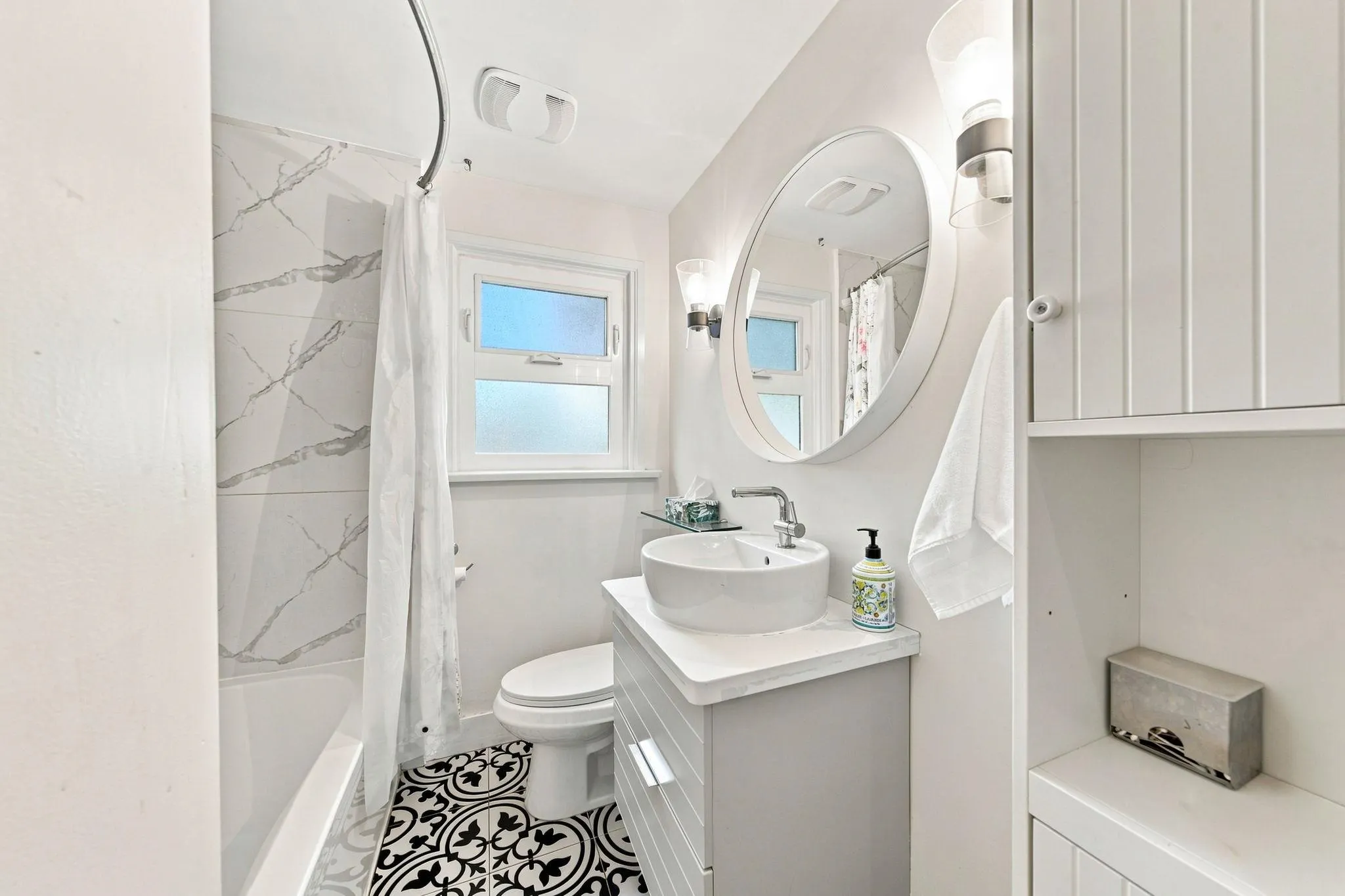 300 E 25th Street