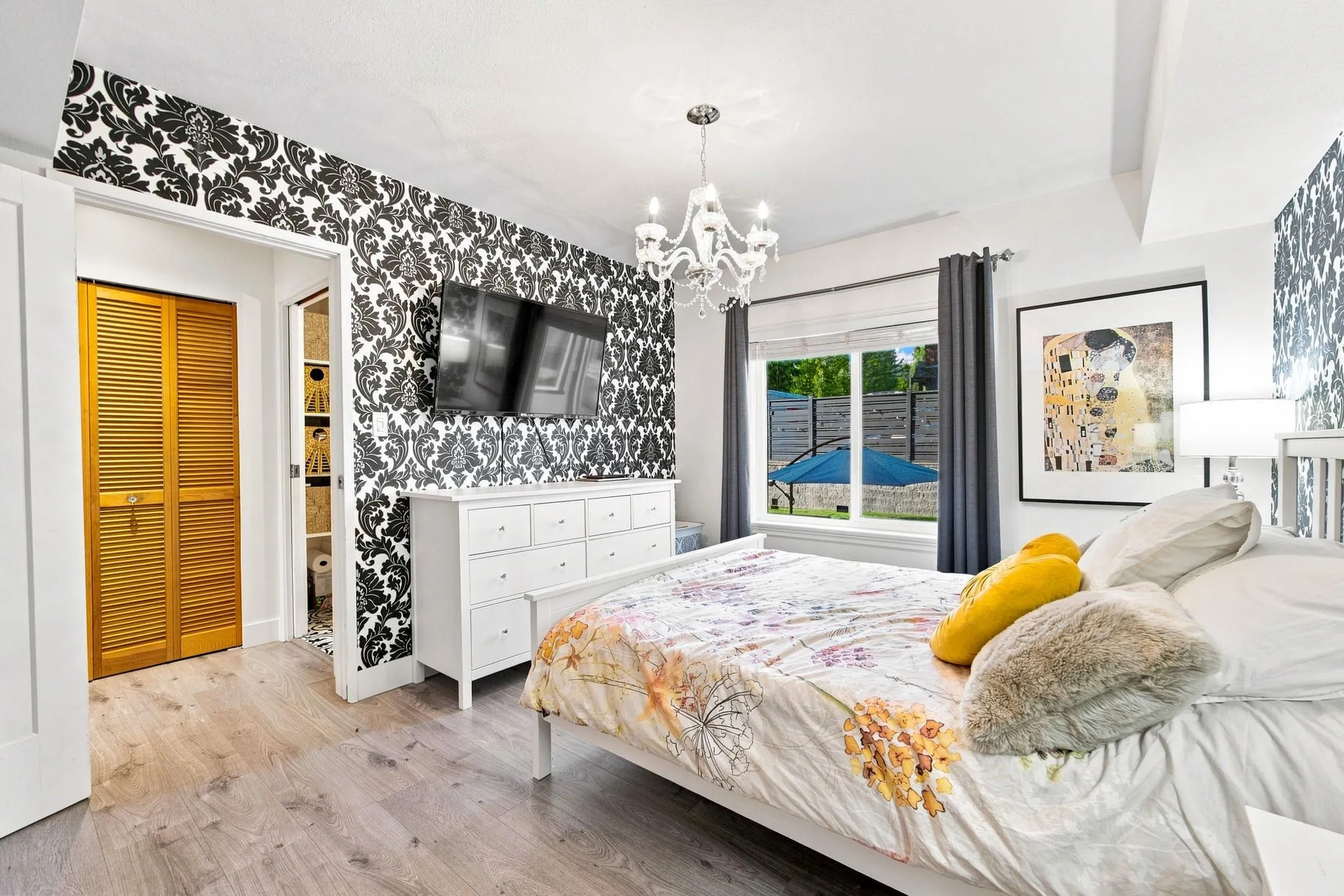 300 E 25th Street