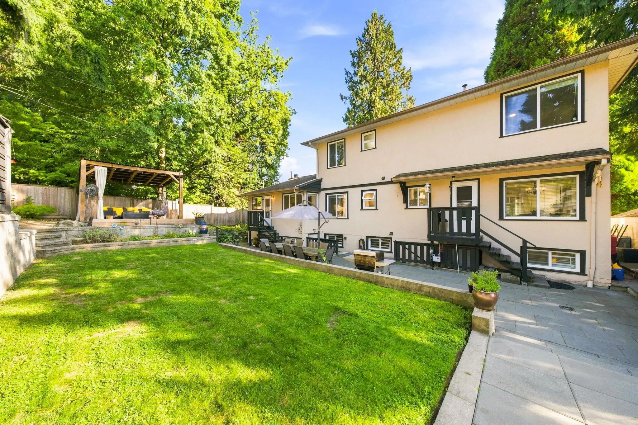 300 E 25th Street