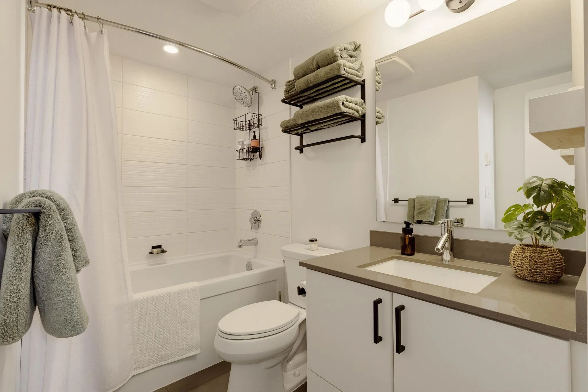 735 W 15th Street #234