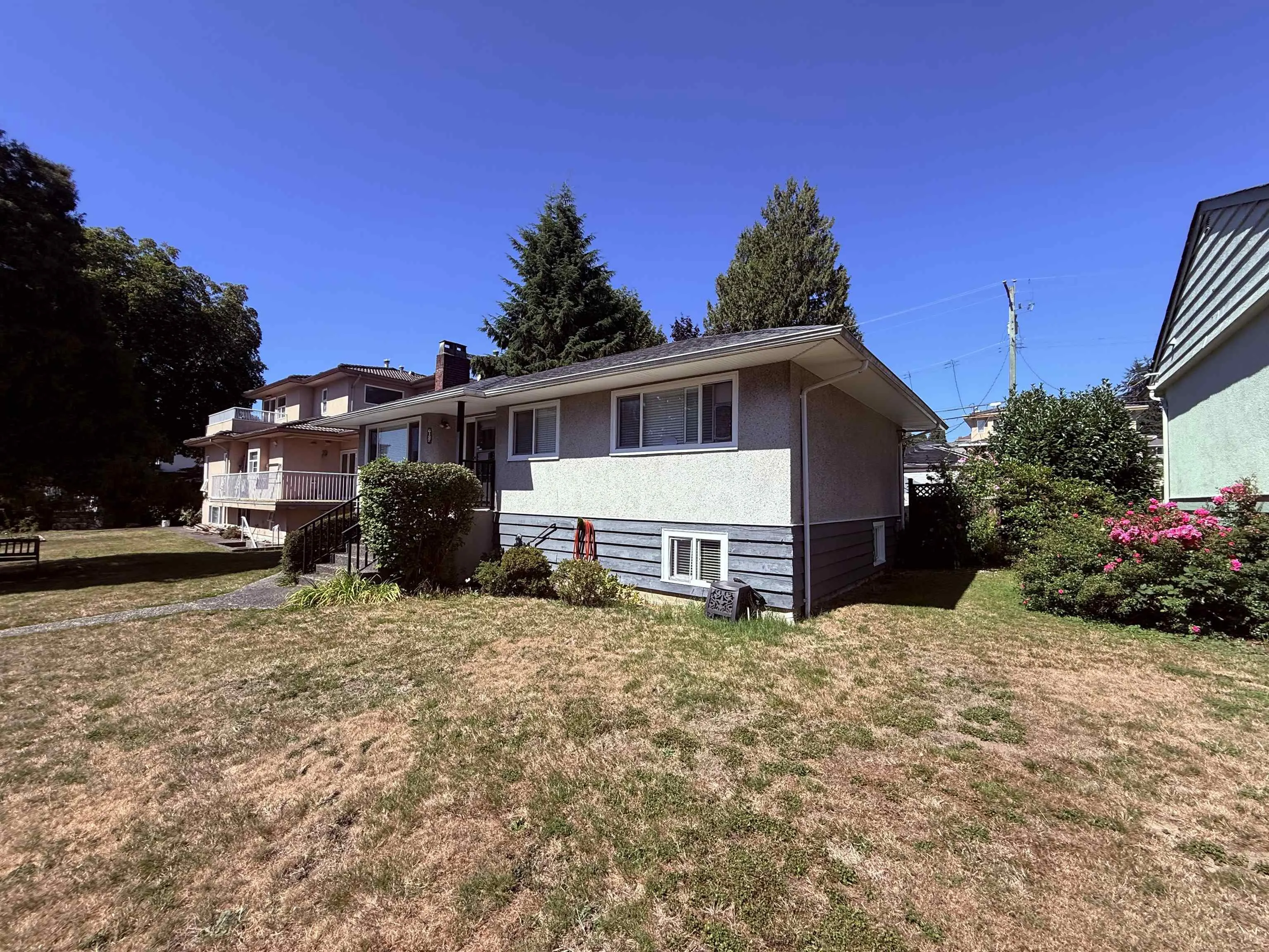 6127 Buchanan Street