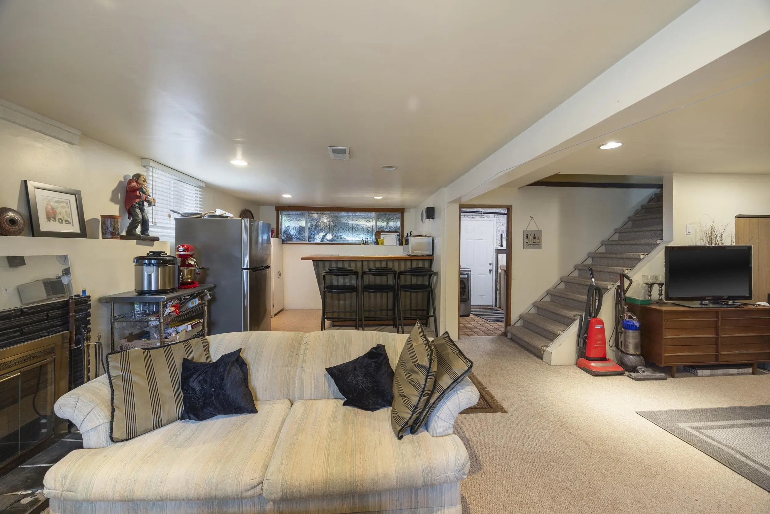 6127 Buchanan Street
