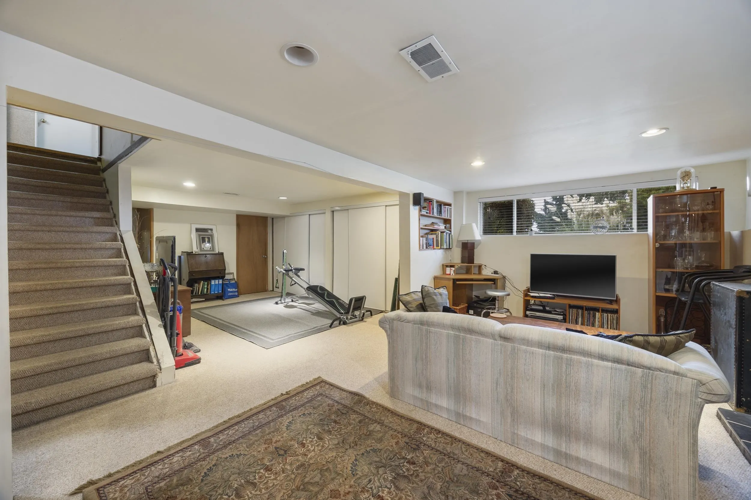 6127 Buchanan Street