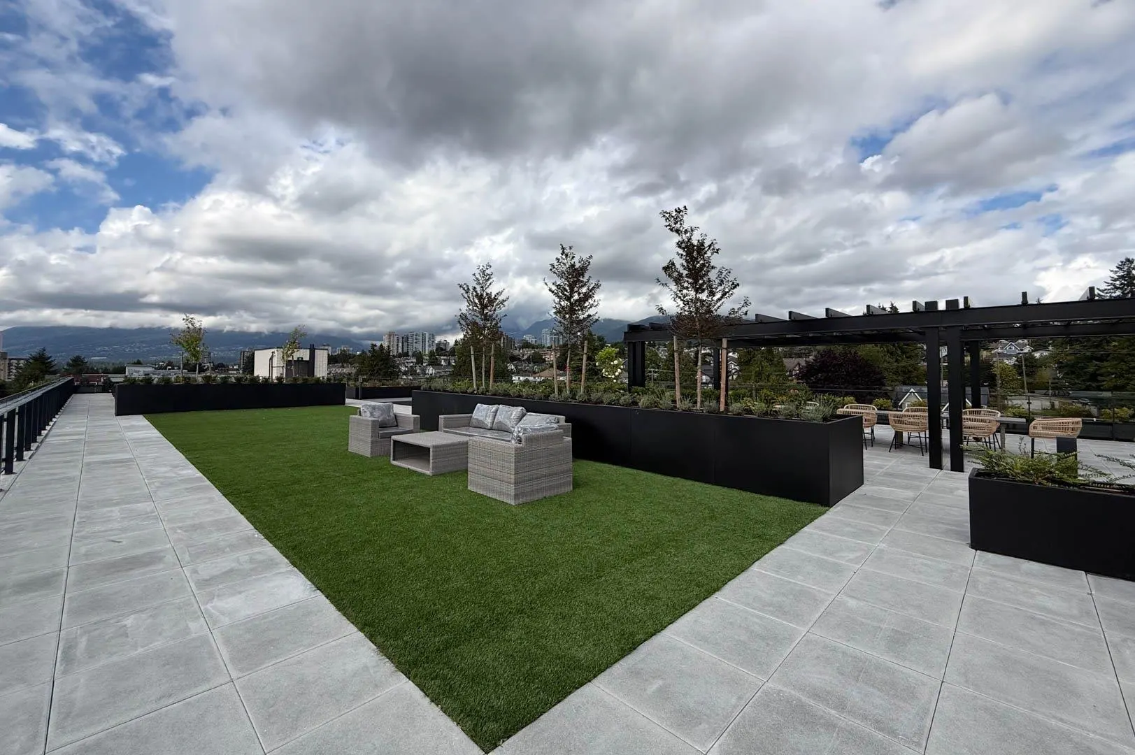 422 E 3rd Street #558