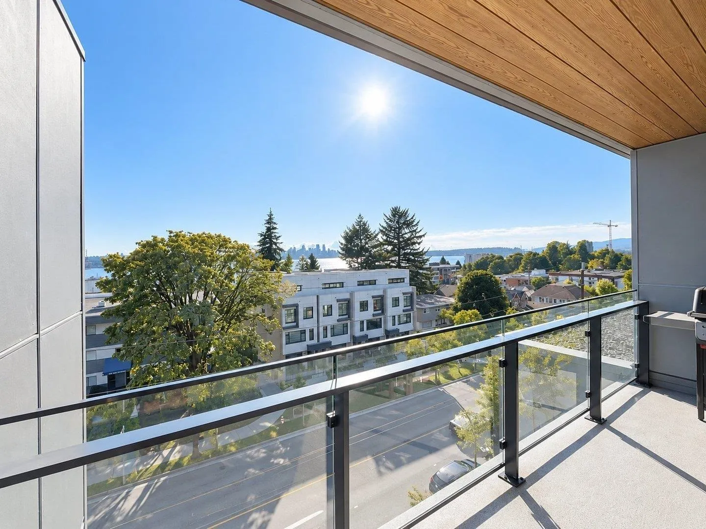 422 E 3rd Street #558