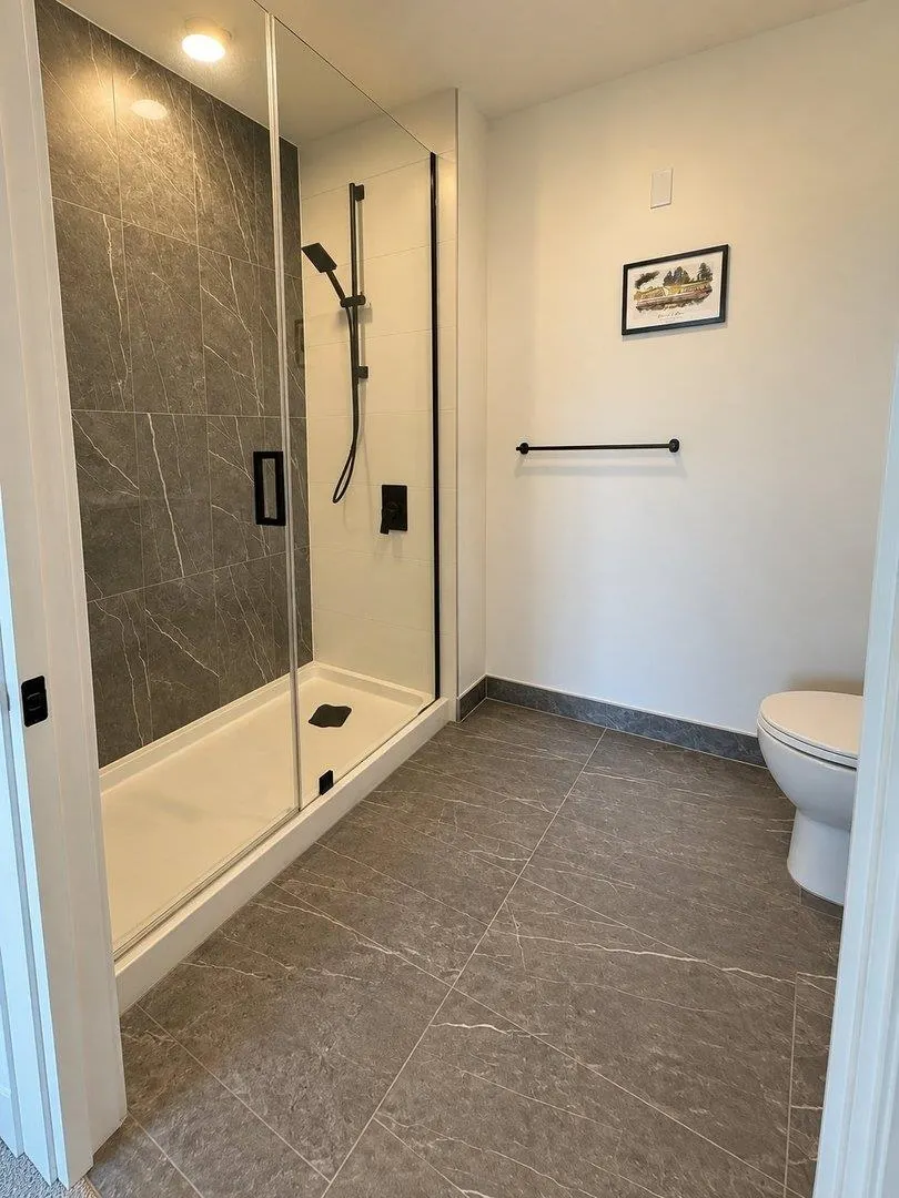 422 E 3rd Street #558