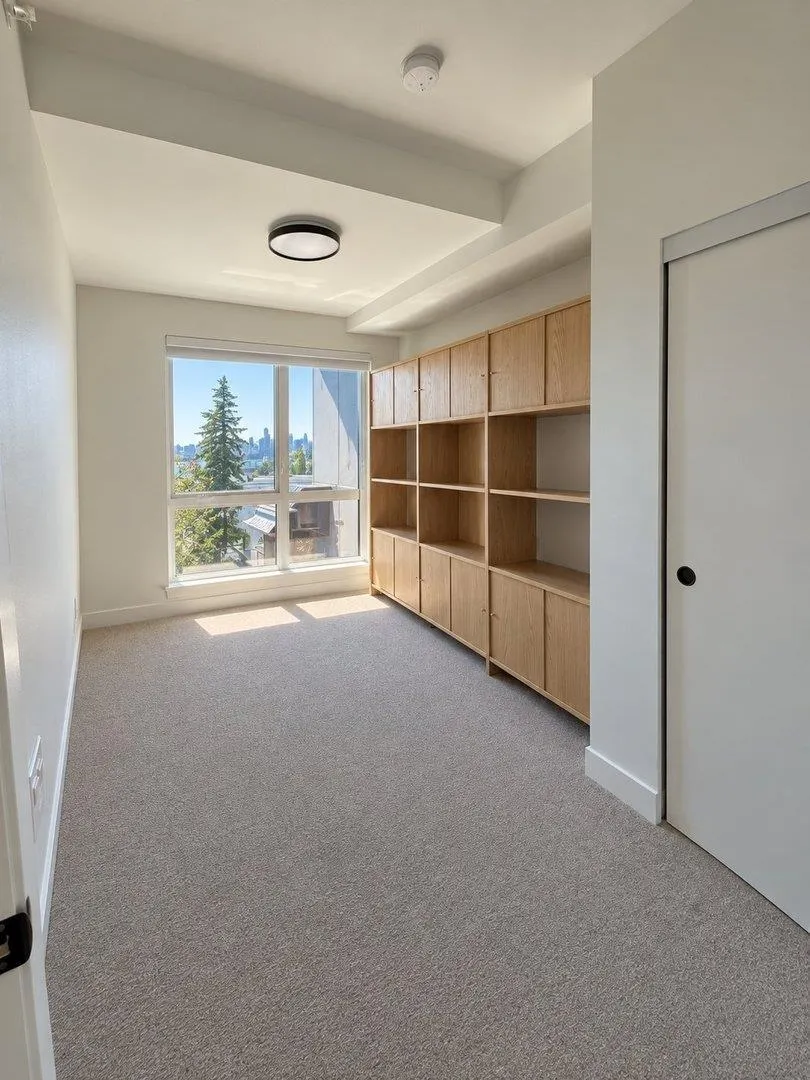 422 E 3rd Street #558