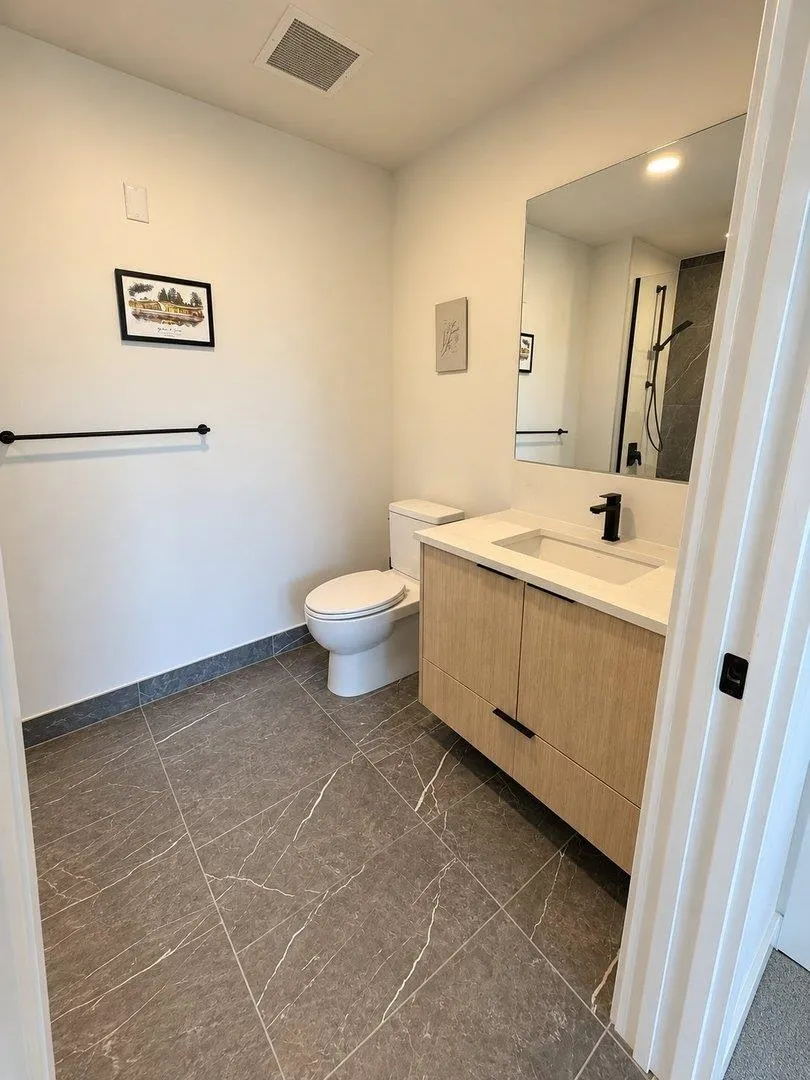 422 E 3rd Street #558