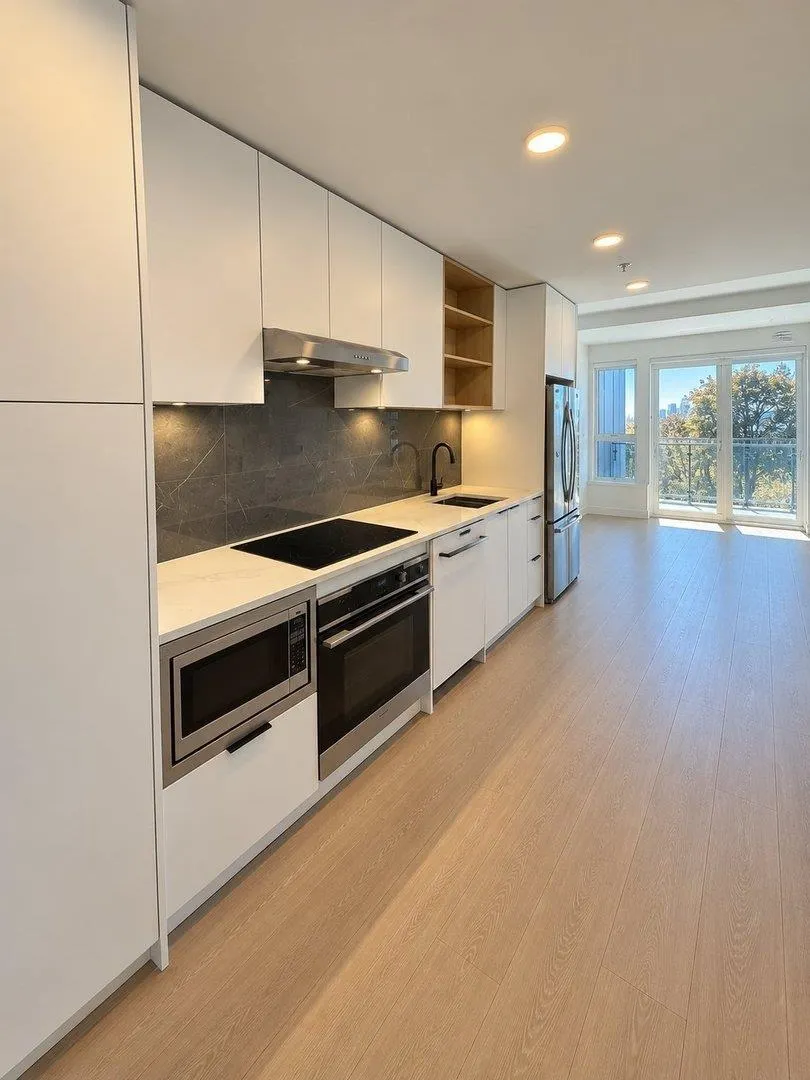 422 E 3rd Street #558
