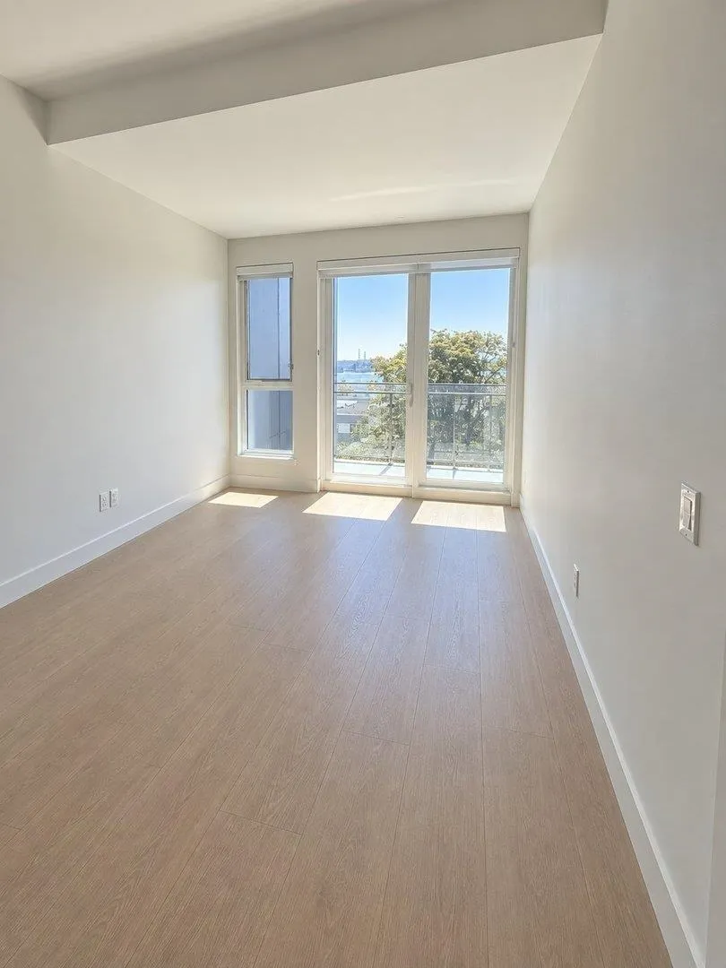 422 E 3rd Street #558