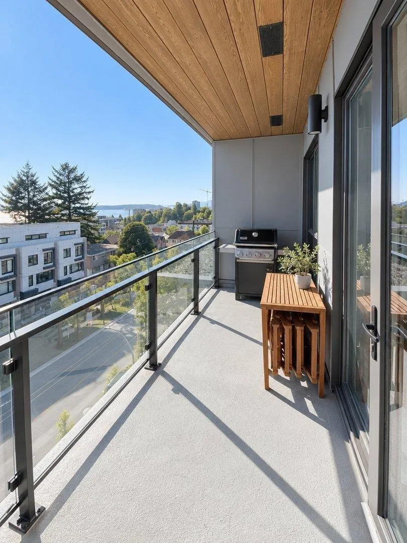 422 E 3rd Street #558