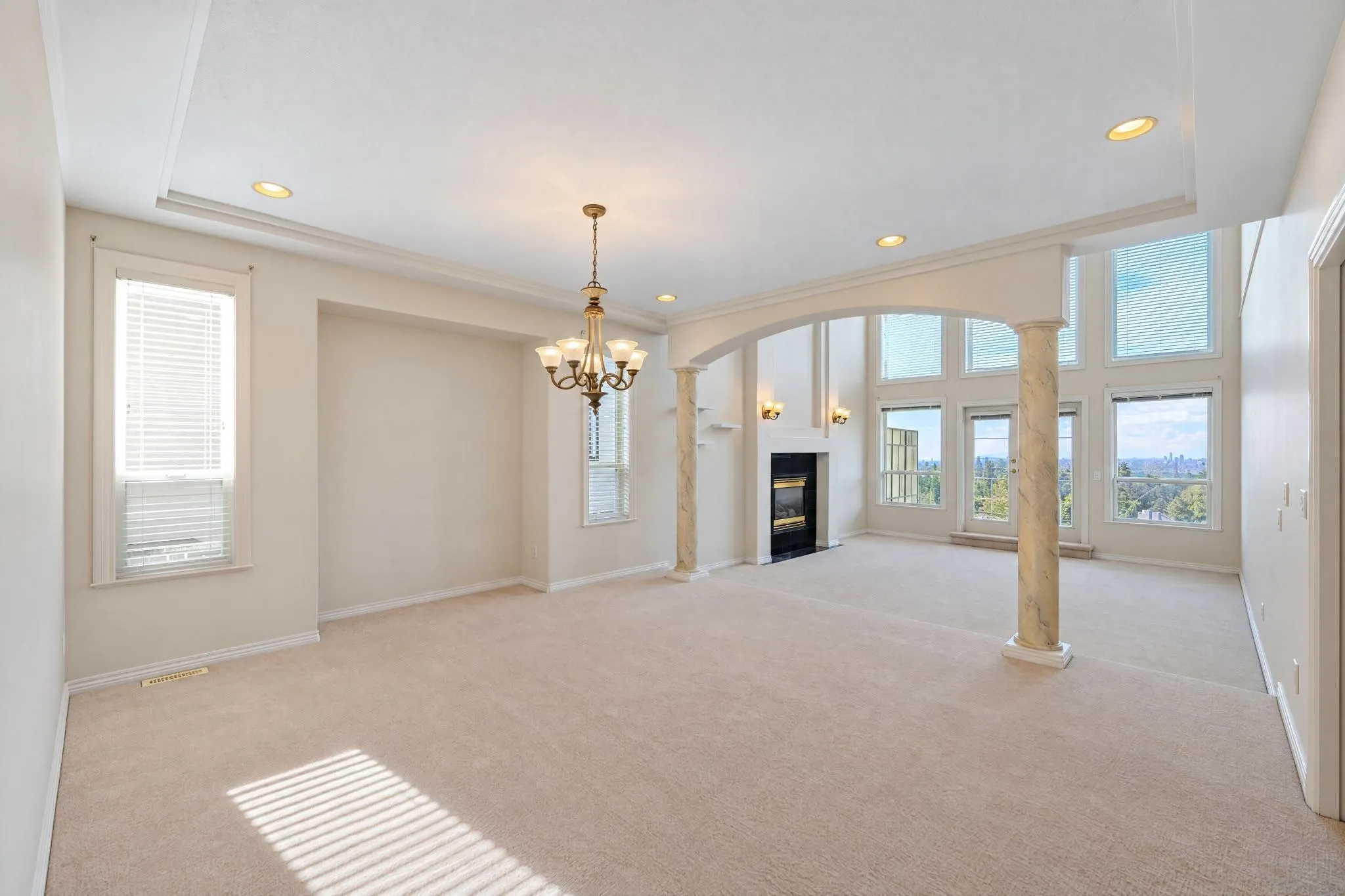 2570 Diamond Crescent