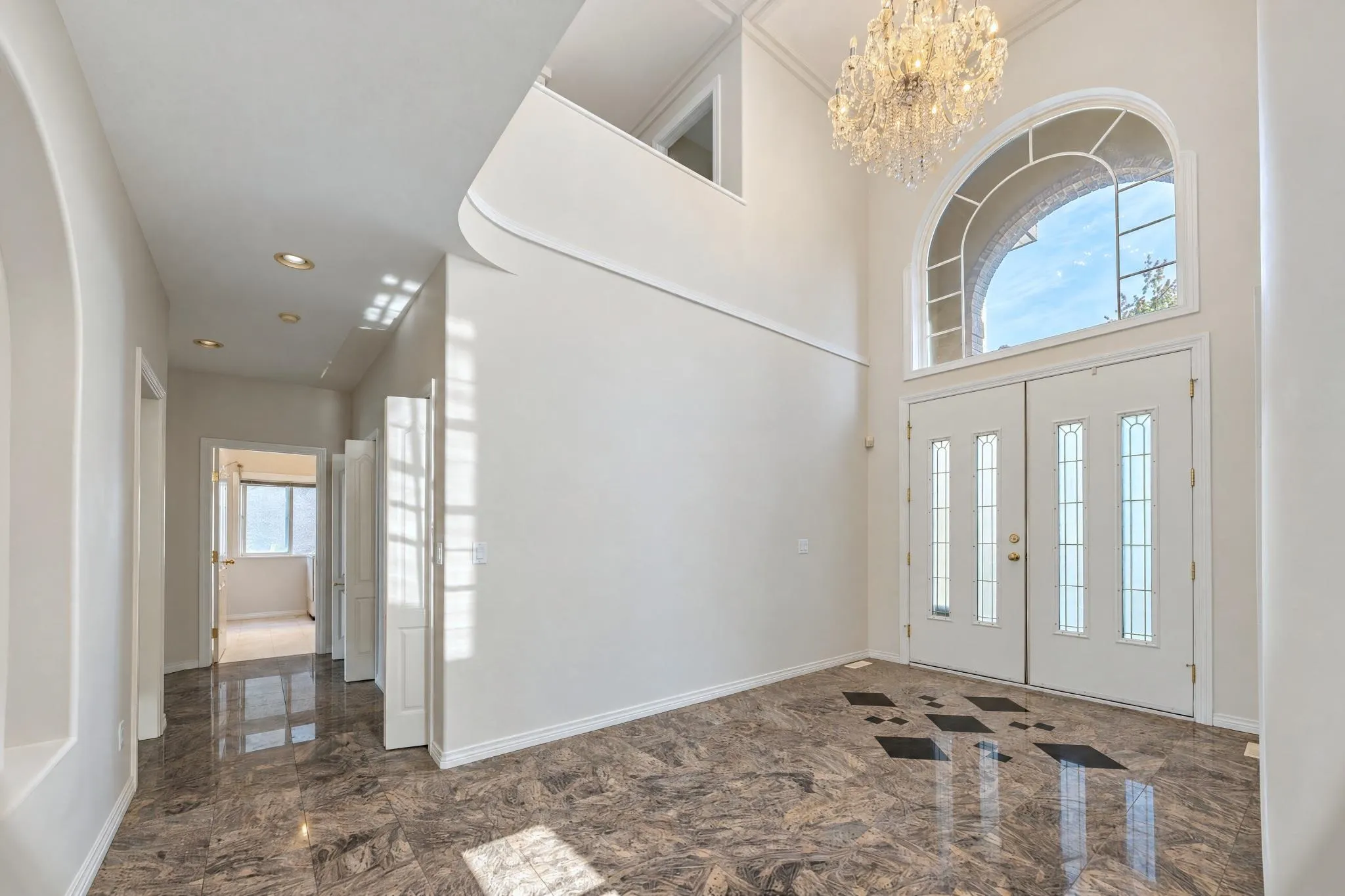 2570 Diamond Crescent