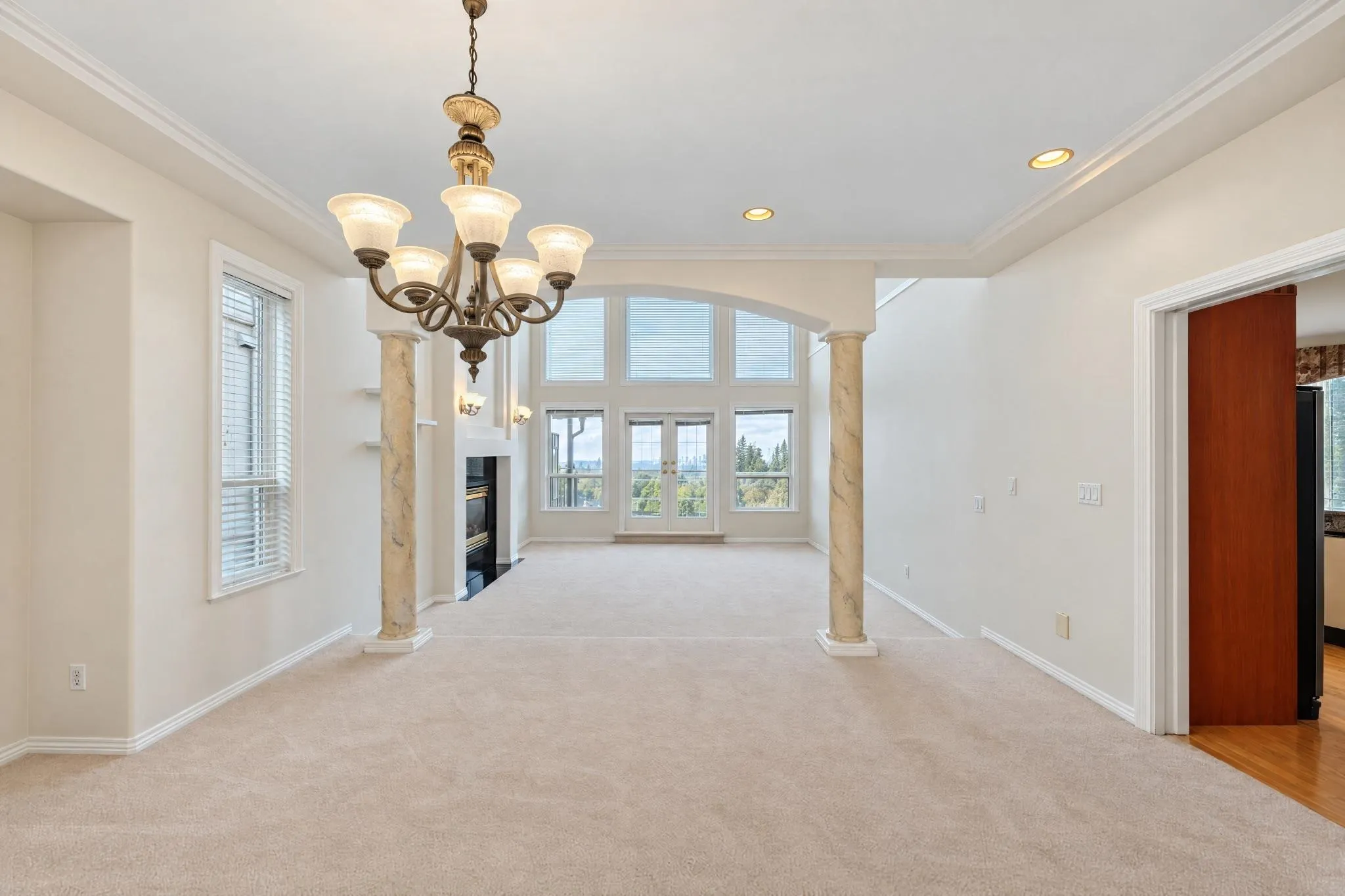 2570 Diamond Crescent