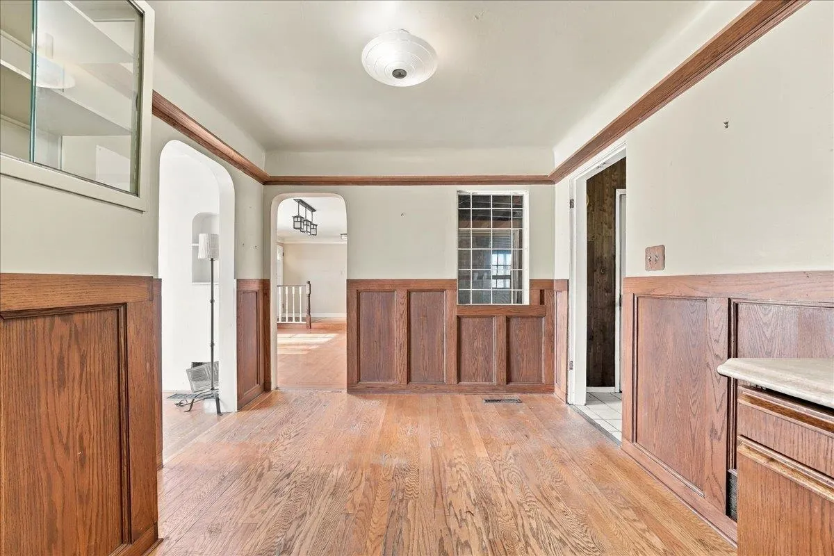 2219 E 25th Avenue