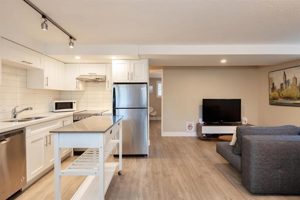 195 W 12 Avenue
