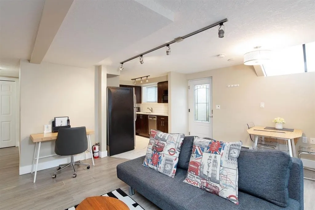 195 W 12 Avenue