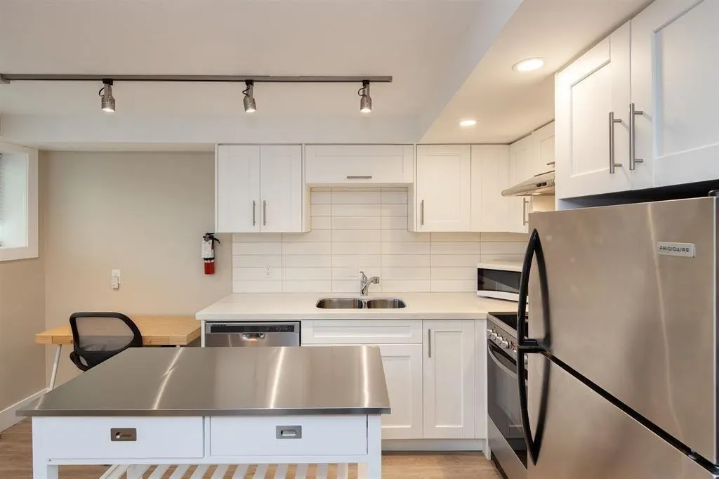 195 W 12 Avenue