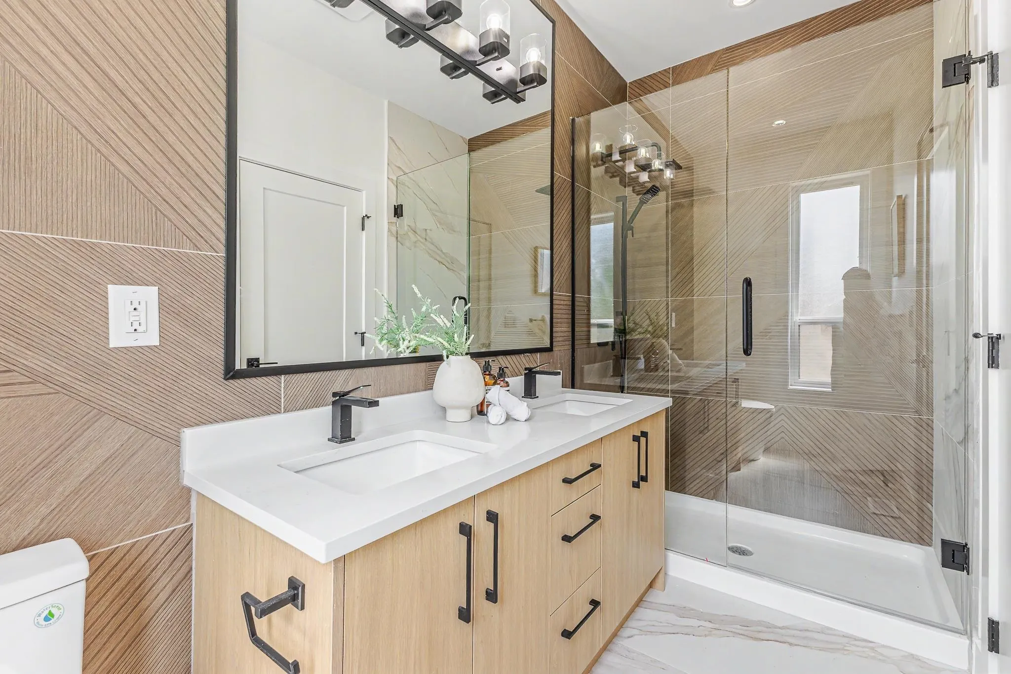 957 Edgar Avenue #101