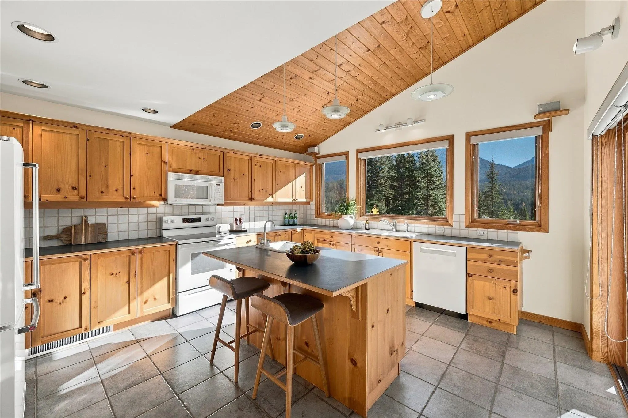 9282 Emerald Drive