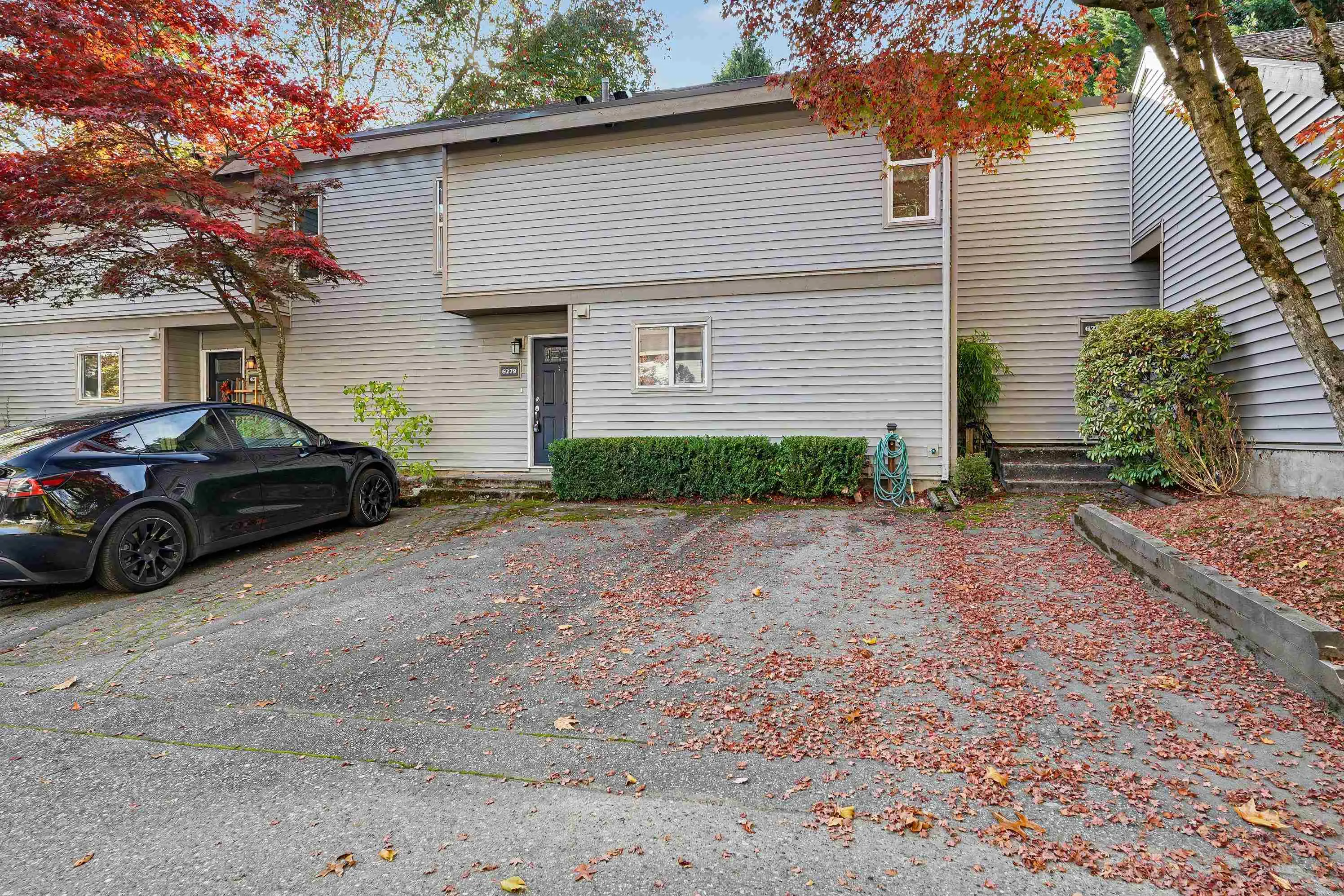 6279 W Greenside Drive