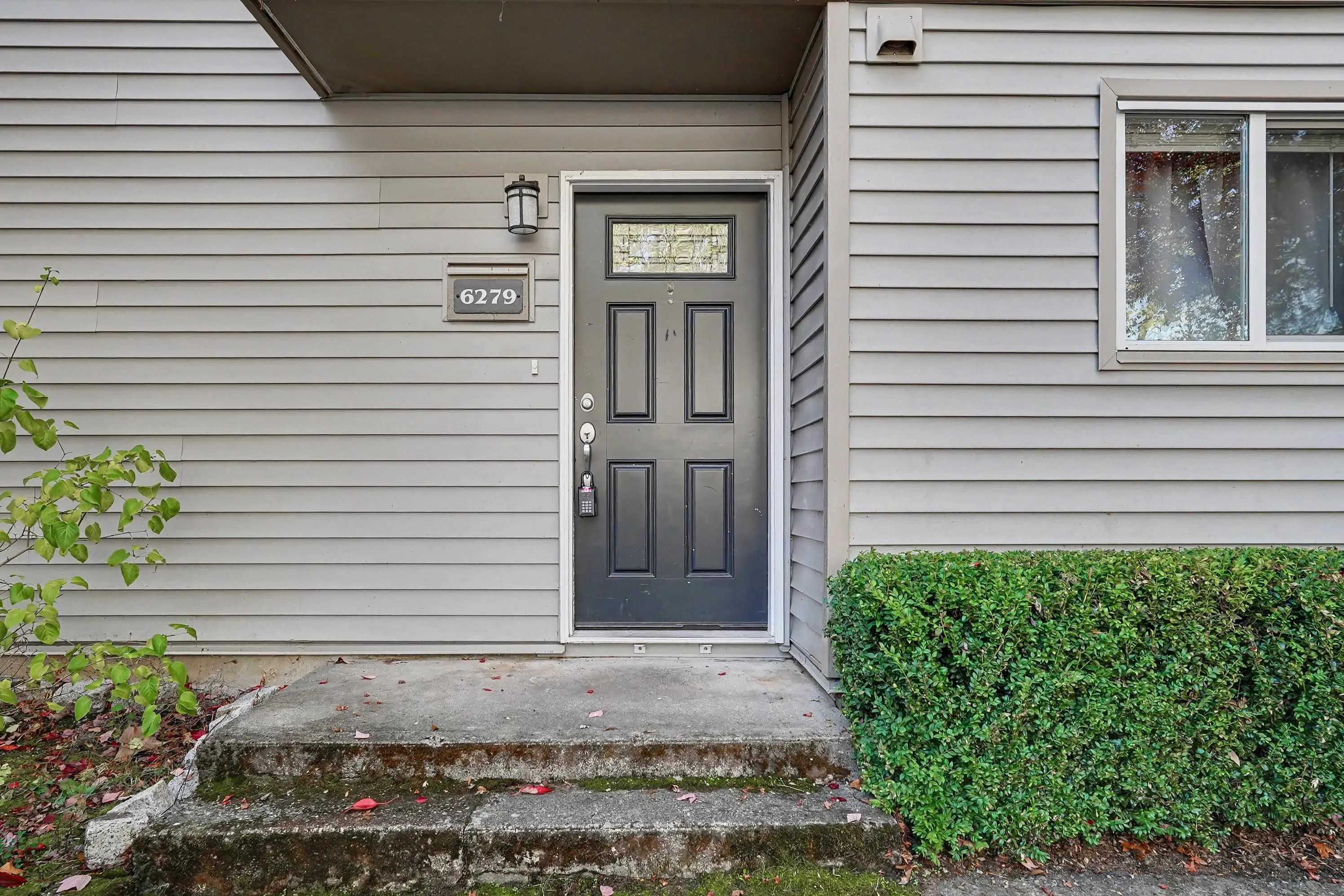 6279 W Greenside Drive