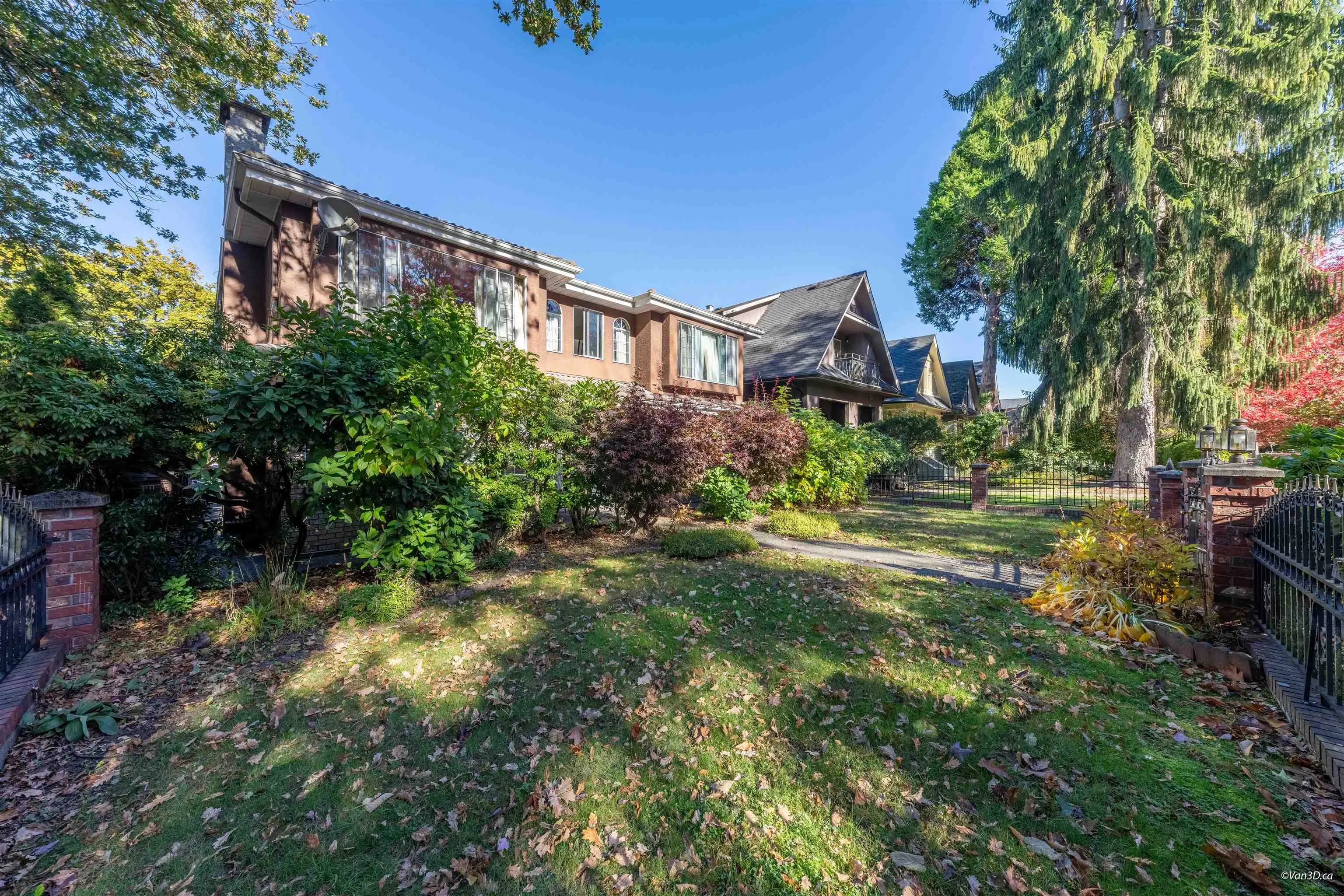 195 W 17th Avenue