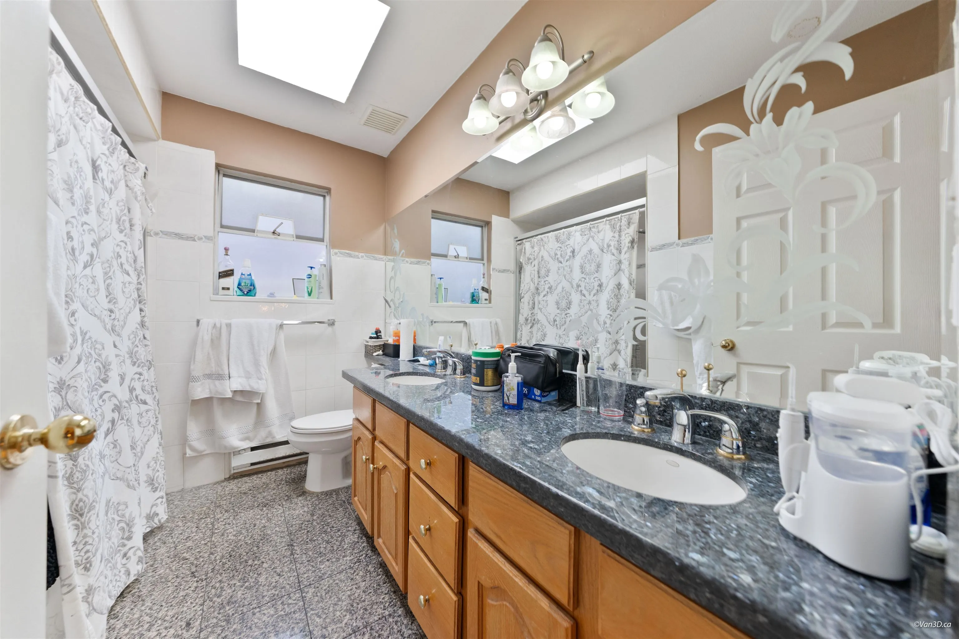 195 W 17th Avenue