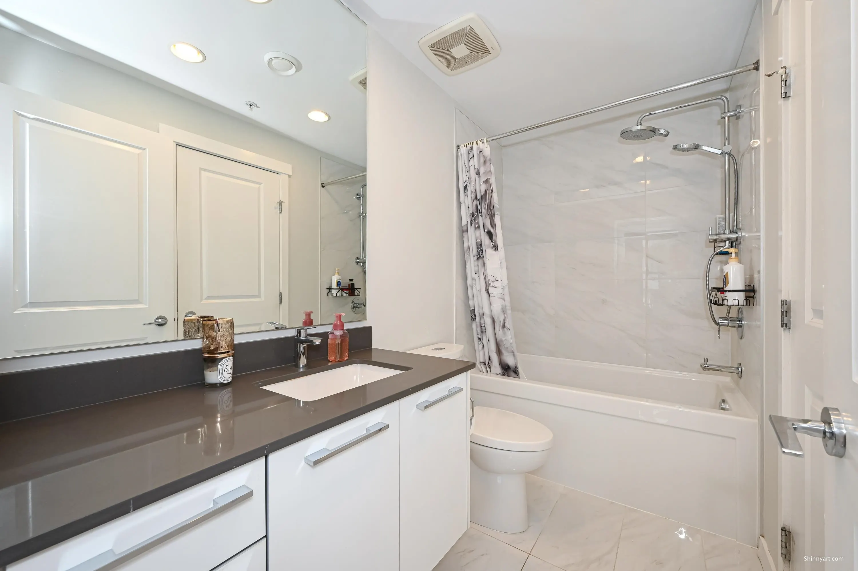 9551 Alexandra Road #427