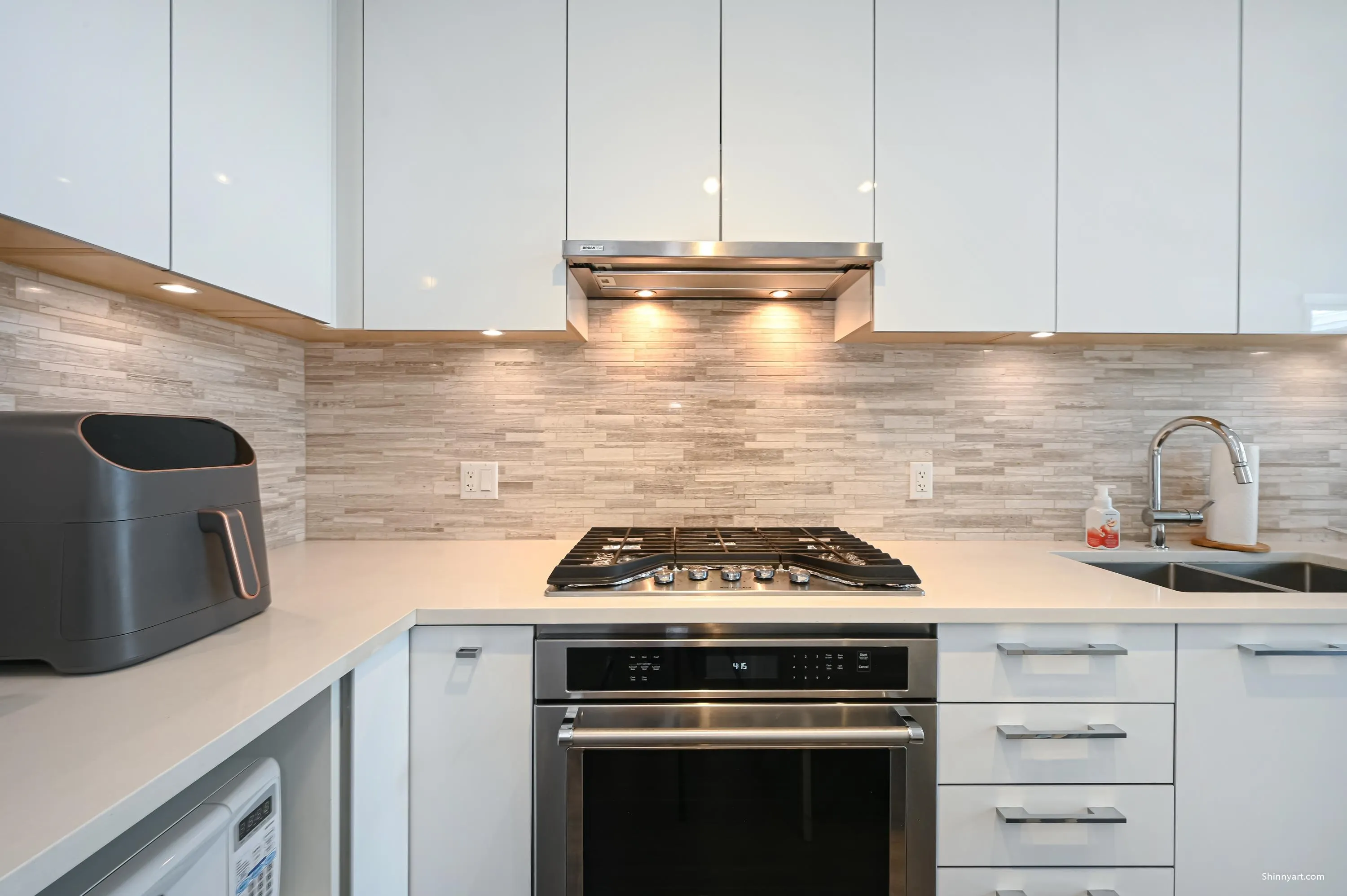 9551 Alexandra Road #427