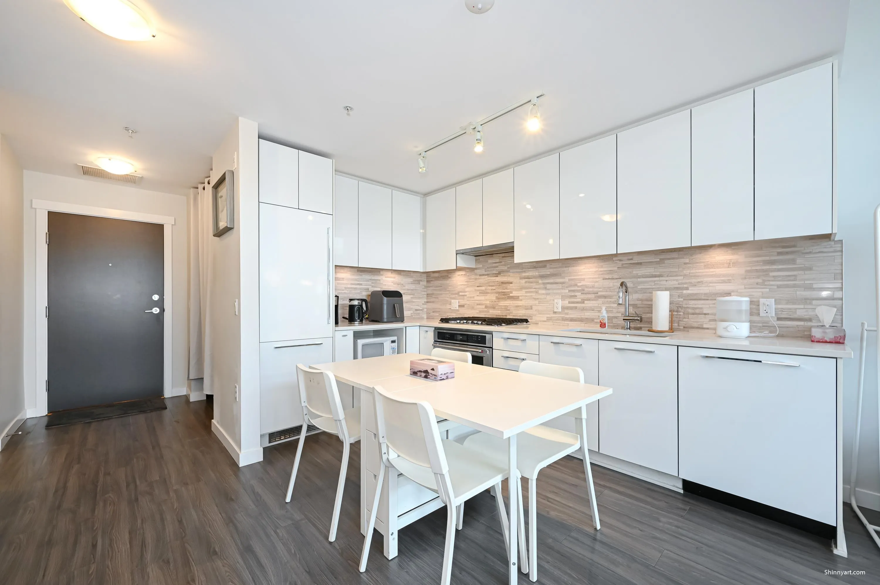 9551 Alexandra Road #427